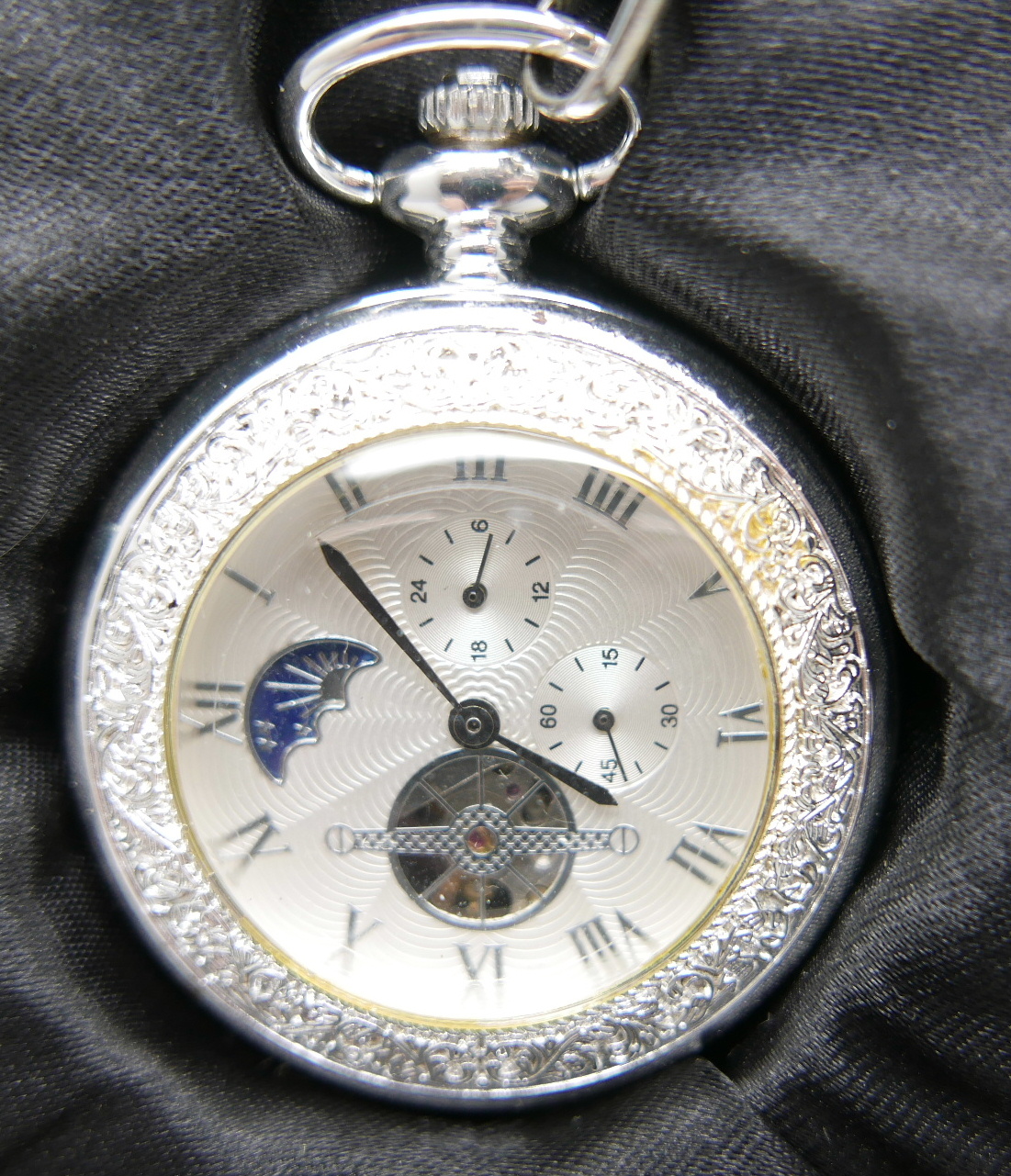Thirty-five Atlas pocket watches including Heritage, Stobart, Glory of Steam and display case - Image 4 of 10