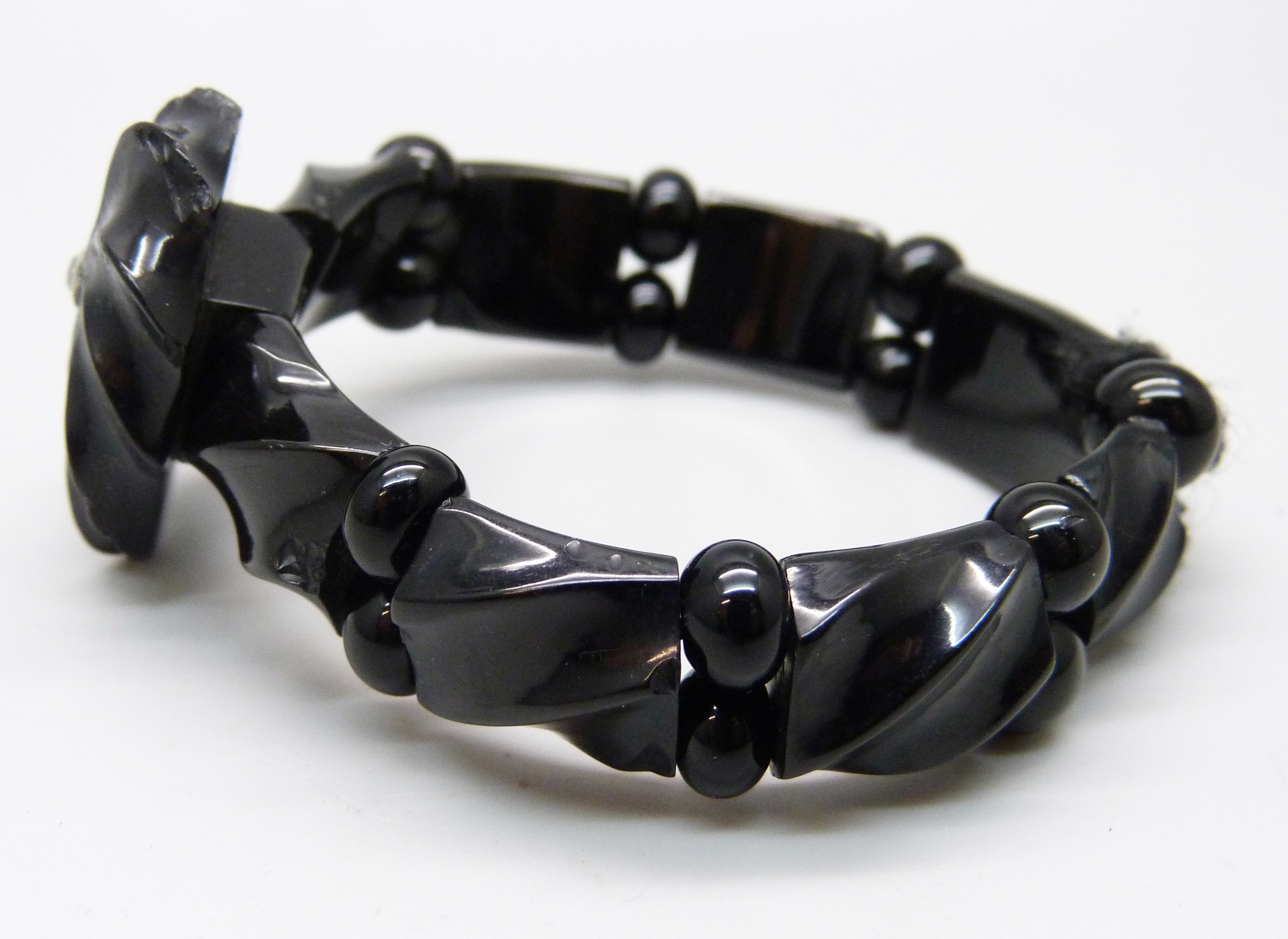 A jet bracelet - Image 2 of 3