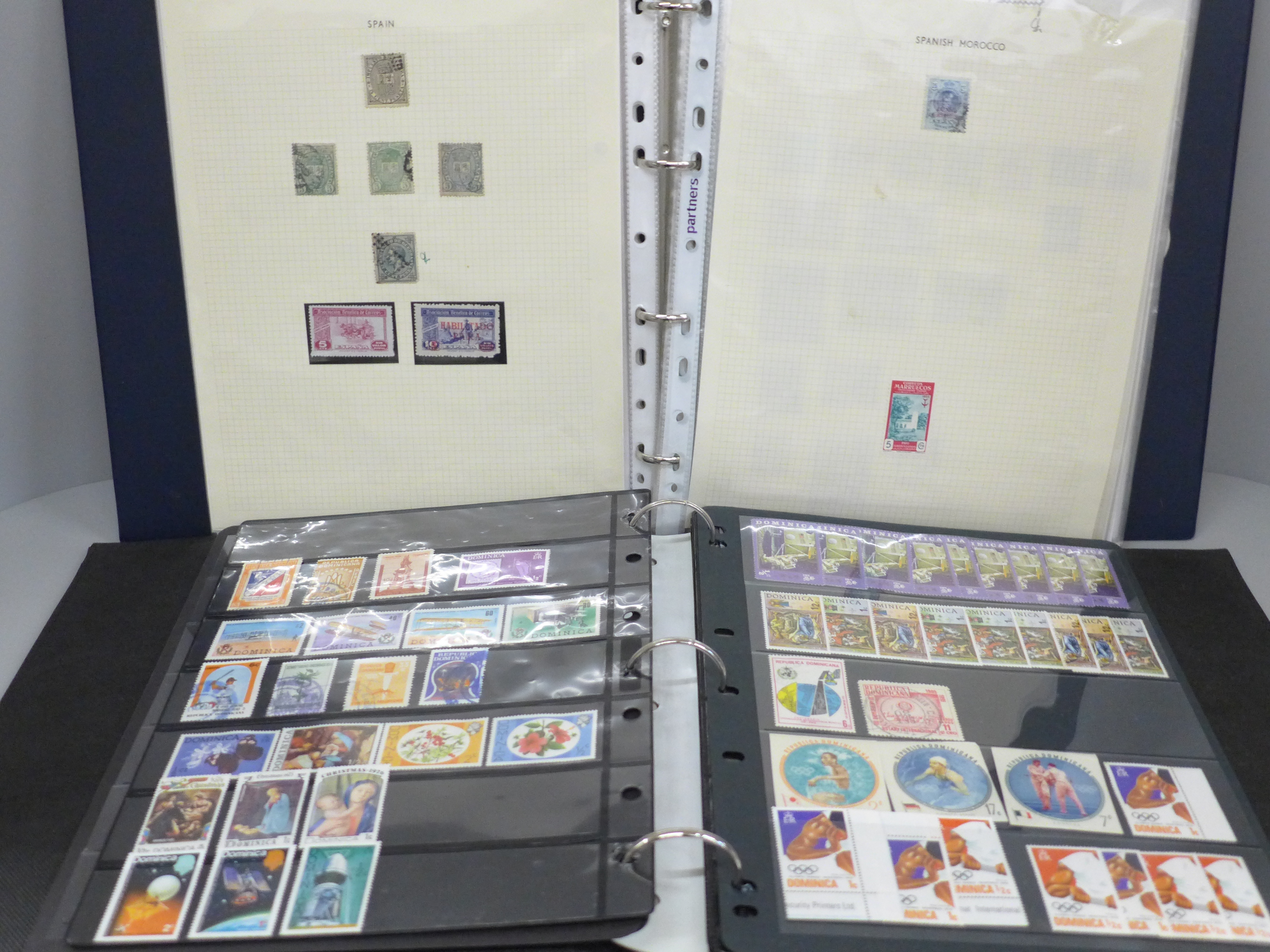 Two albums of stamps including Dominica, Puerto Rico, Espagna, etc. - Image 3 of 4