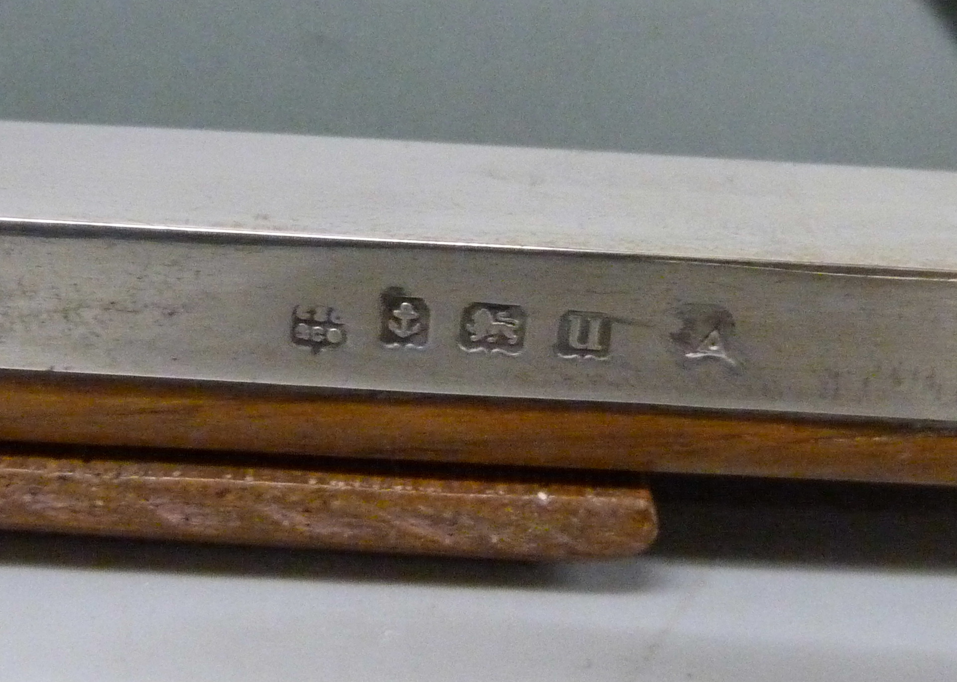 A silver photograph frame, 18.5cm wide - Image 3 of 3