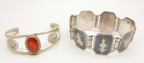 A Mexico silver bangle and a 925 silver bracelet