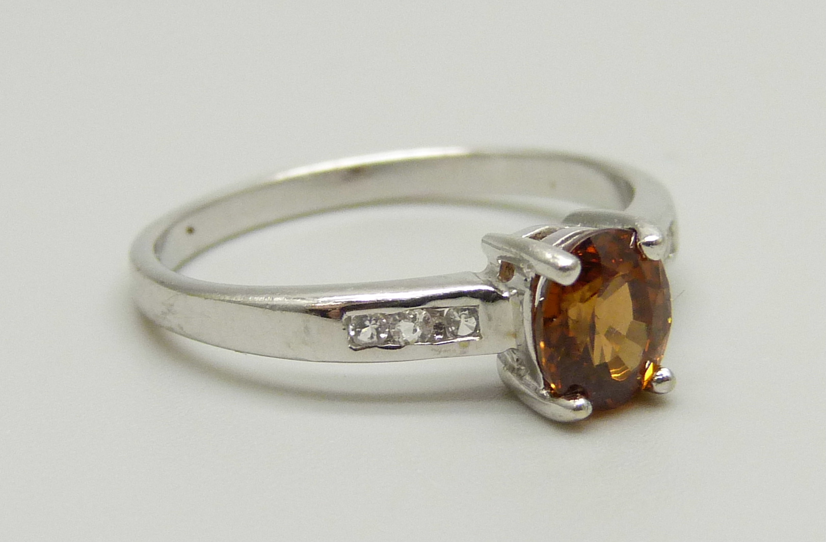 A 9ct white gold and stone set ring, 2.2g, N - Image 3 of 4