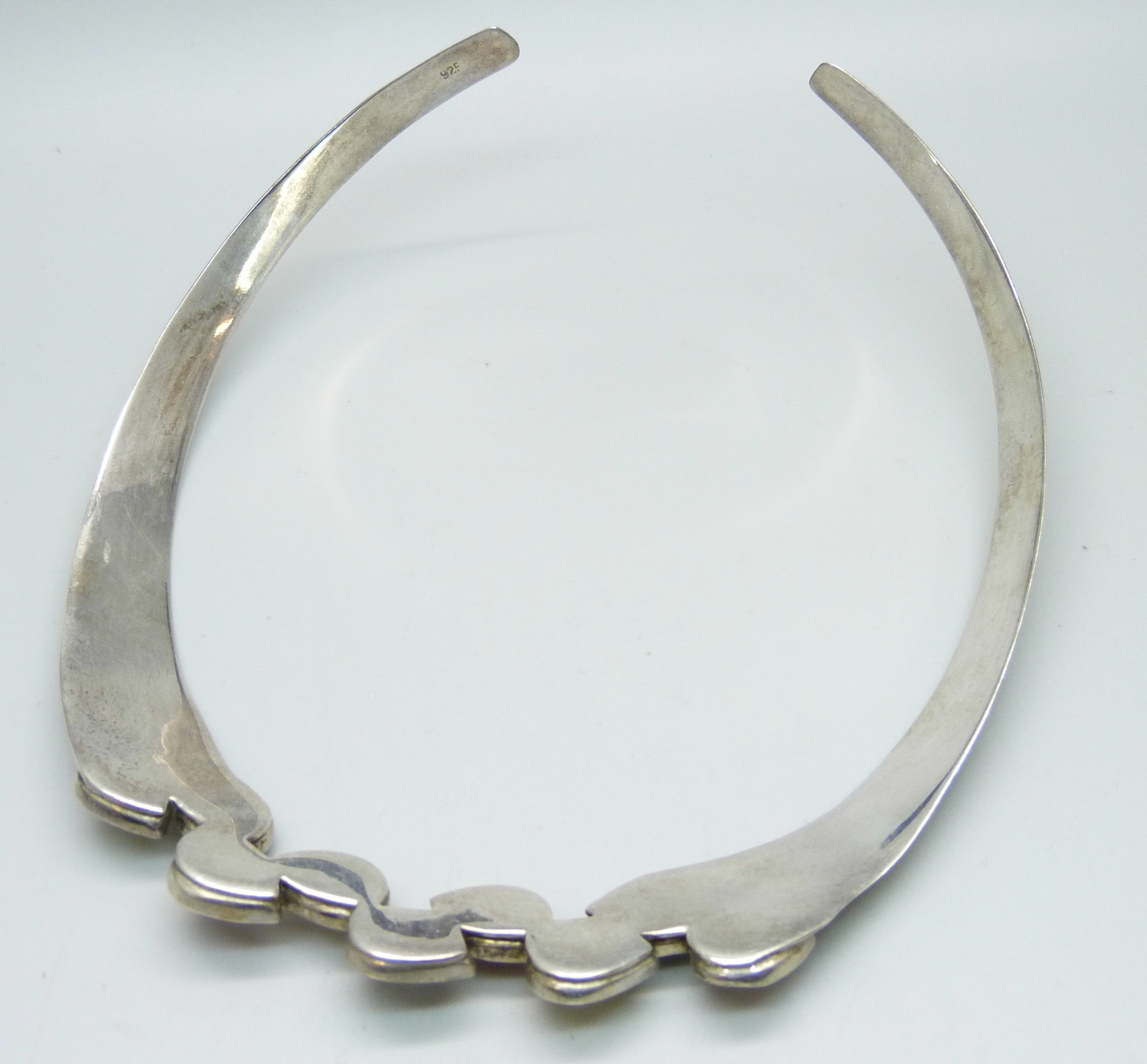 A modern silver and mother of pearl choker - Image 3 of 3