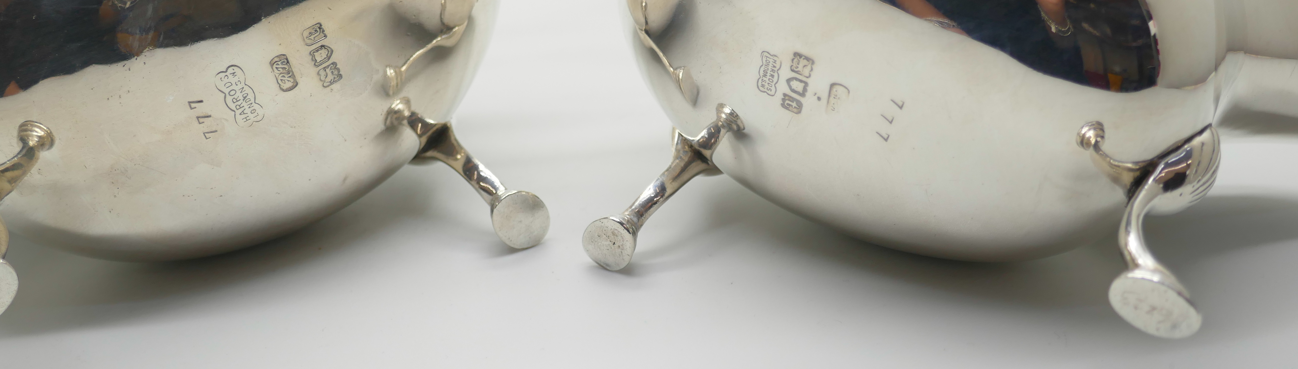 A pair of silver sauce boats, London 1934, marked Harrods, 496g - Image 4 of 5
