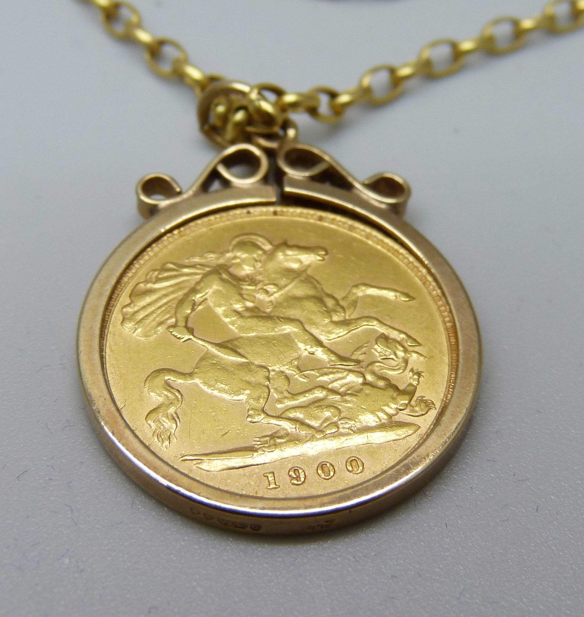 A Queen Victoria 1900 half sovereign, in a 9ct gold mount and on a 9ct gold chain, 6.6g total weight - Image 2 of 3
