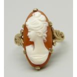 A 9ct gold cameo ring, 2.9g, M/N