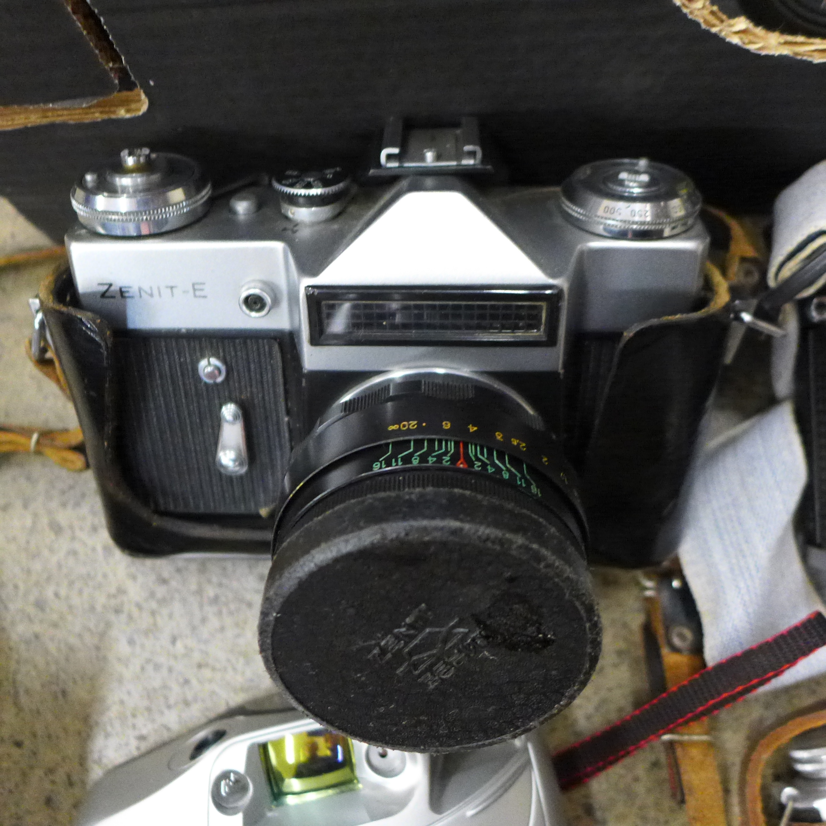 Vintage cameras including Praktica, Zenit, etc. - Image 3 of 4