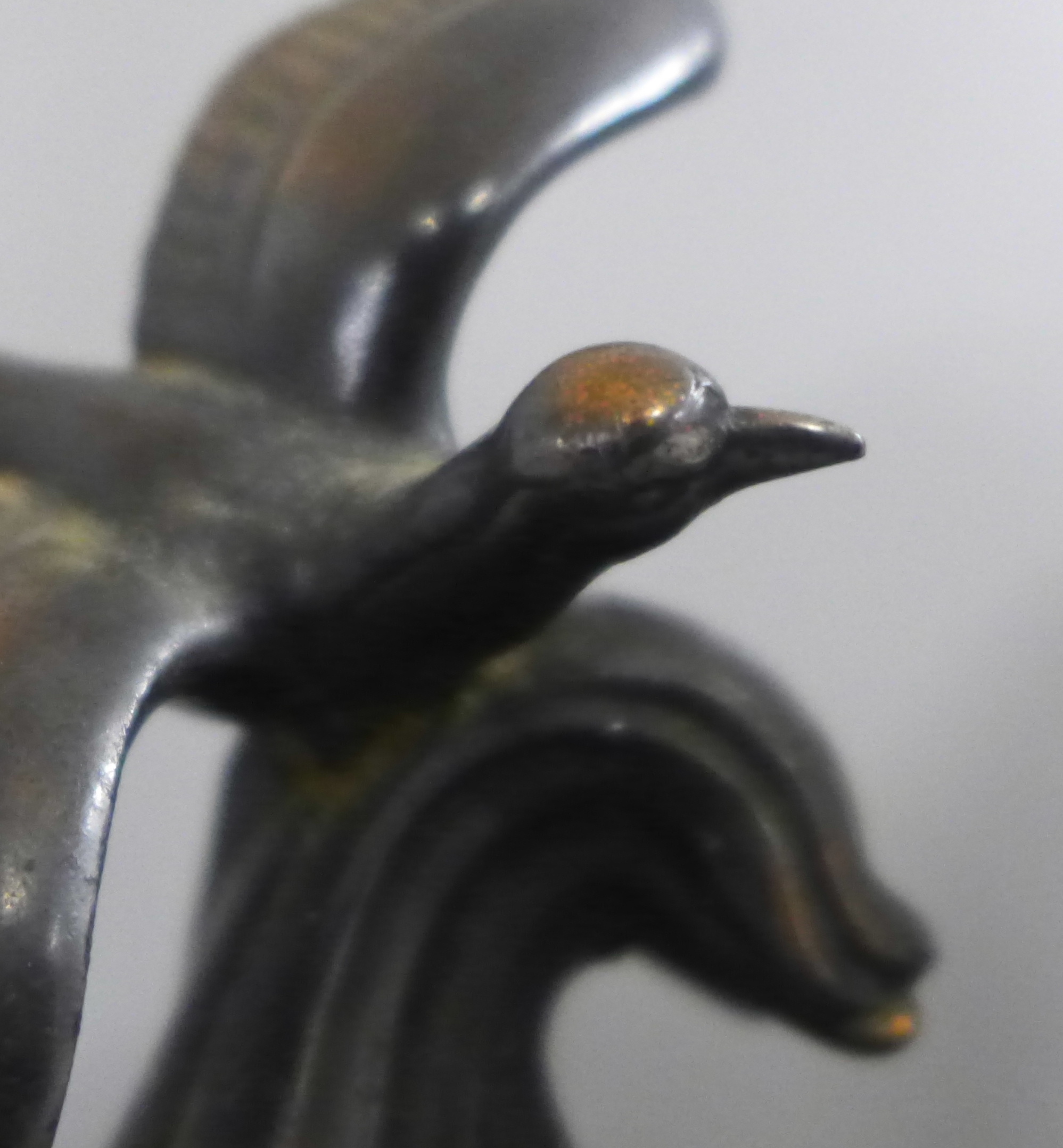An Art Deco lamp with bird decoration on a marble plinth - Image 3 of 3
