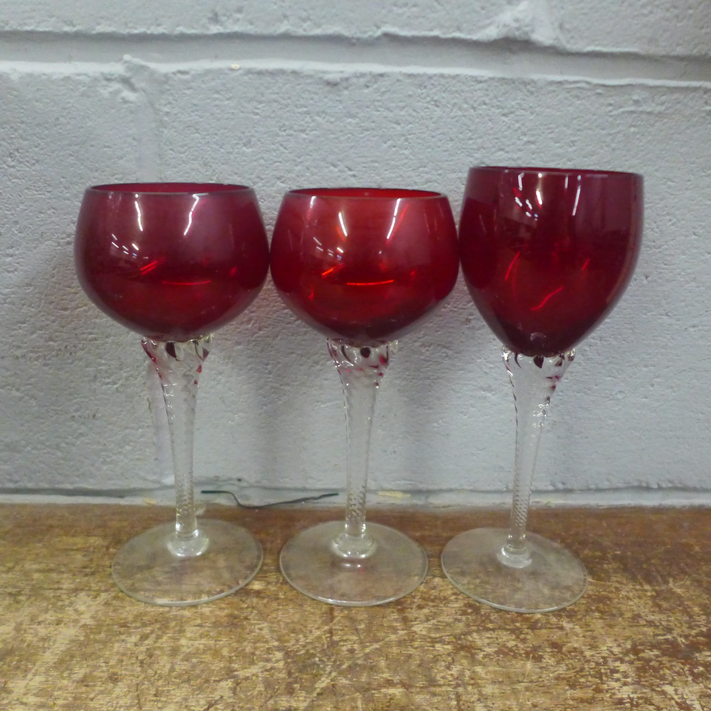 A vintage Hofbauer Bryrds crystal vase, ruby red, Cranberry and clear tulip wine glasses, a Mid - Image 4 of 6