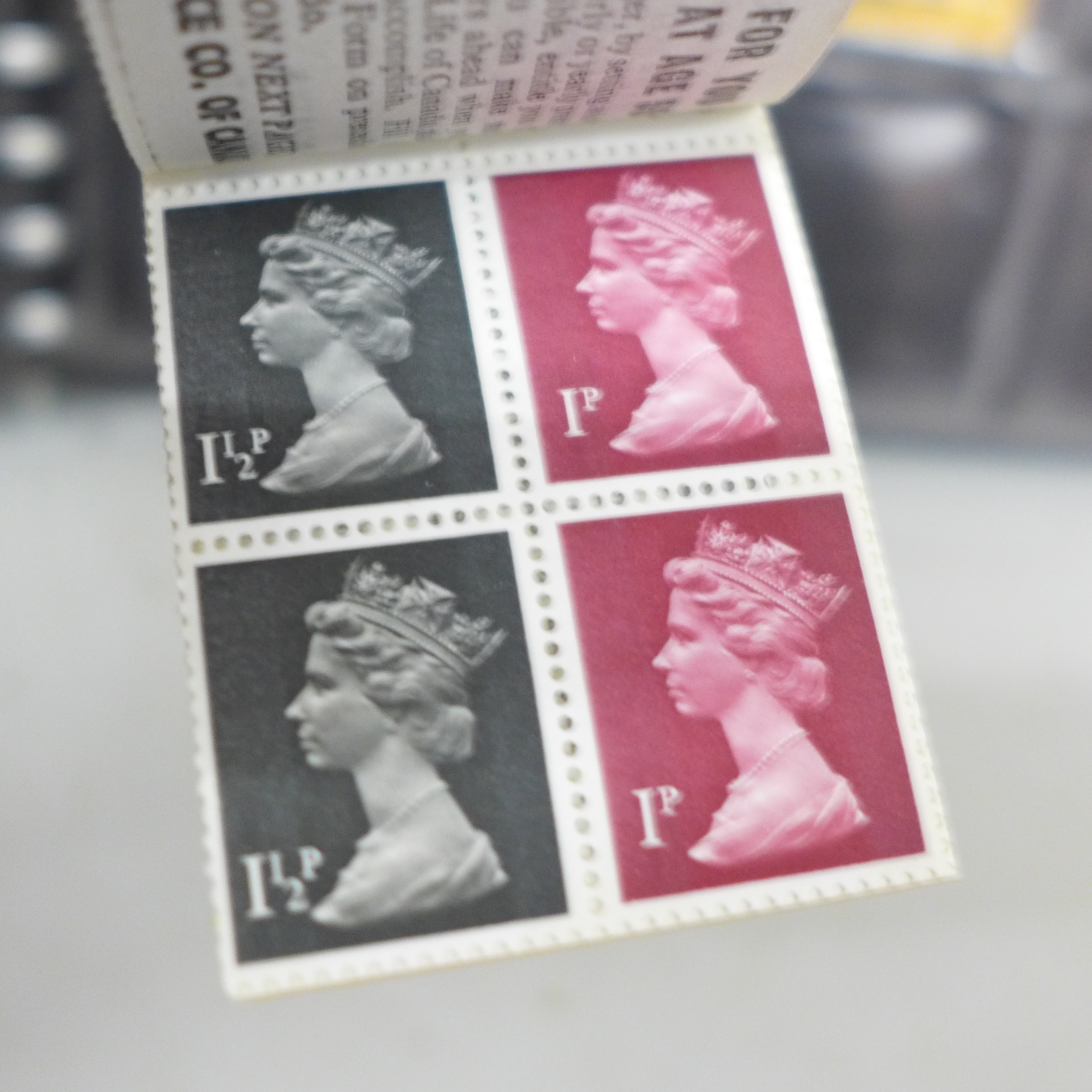 A box of GB pre and post decimal stitched stamp booklets (86 in total) - Image 7 of 8