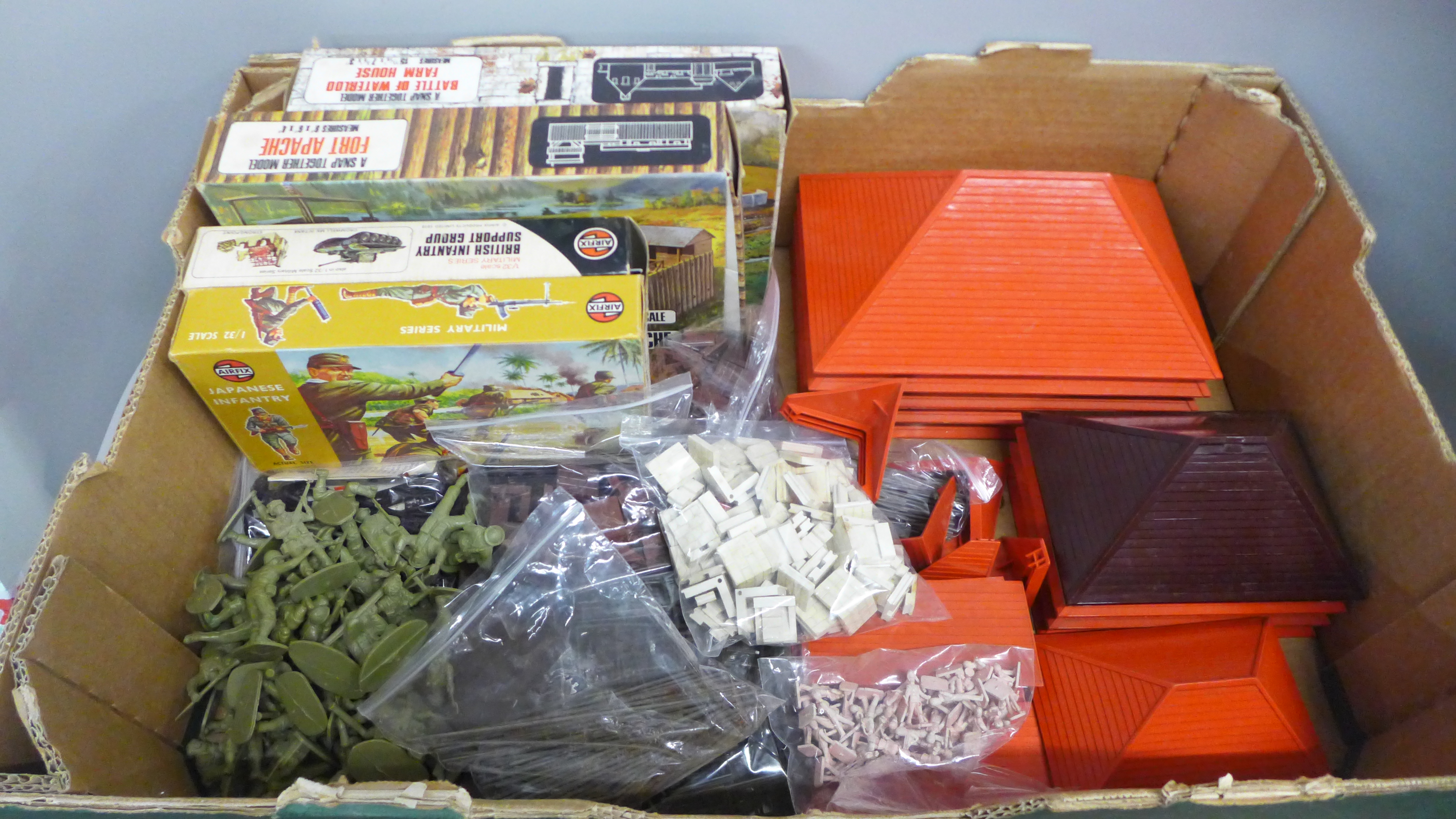 A box of pre and post war Bayko and Airfix soldiers, fort, etc.