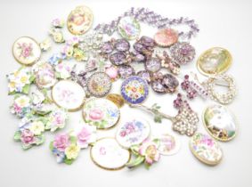 Vintage costume jewellery, (mixed condition)