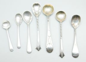 Seven silver condiment spoons, 41g