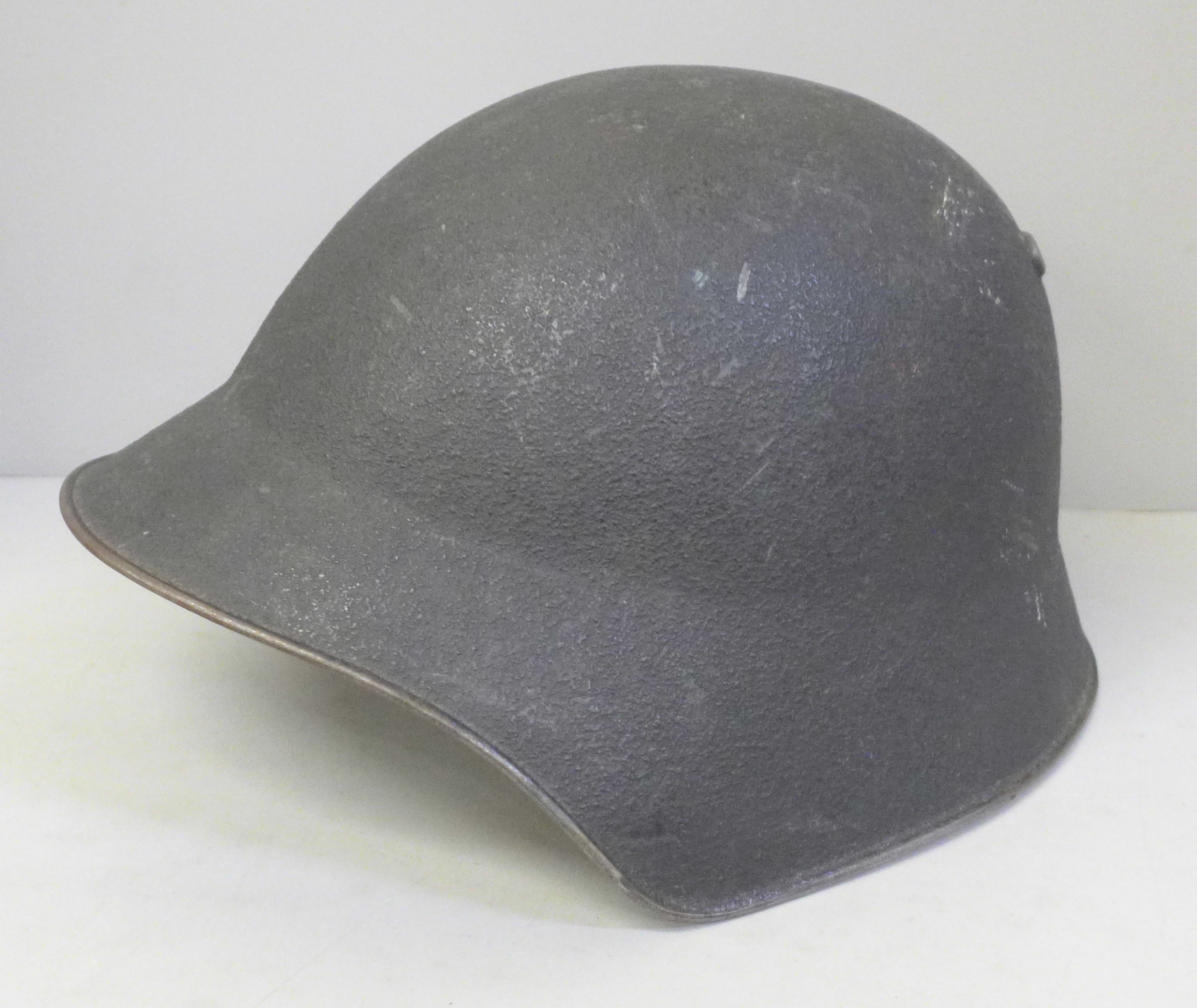 A Swiss WWII Army helmet - Image 2 of 3