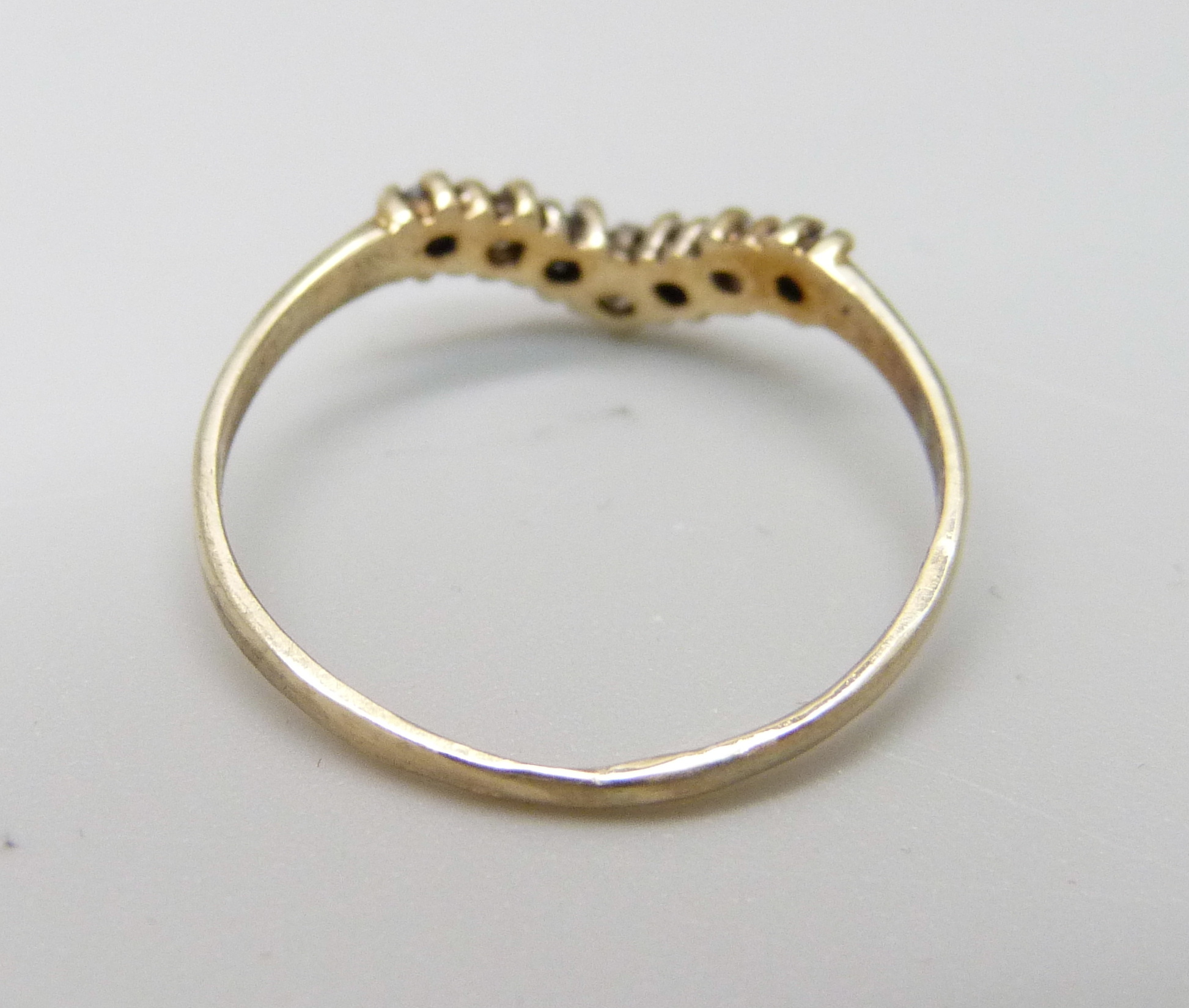 A 9ct gold, sapphire and zircon wishbone ring, 1.1g, O - Image 3 of 3