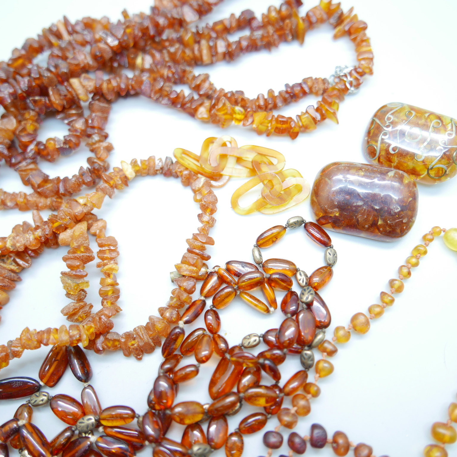 A collection of amber jewellery, two amber brooches, a child's teething amber necklace, etc - Image 2 of 2