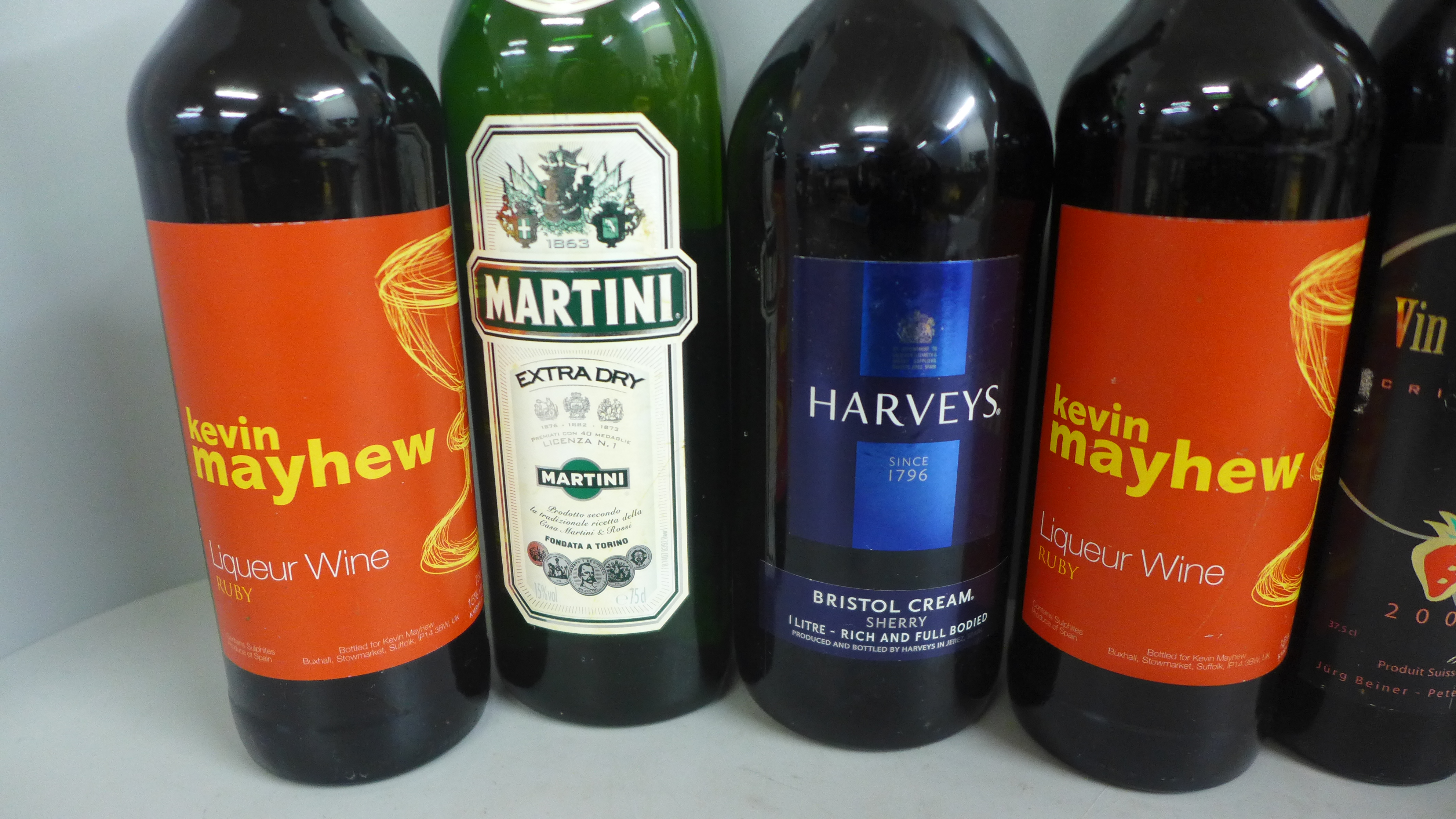 Eight bottles of assorted wines and spirits including Martini, Sherry, Campari, Baileys - Image 3 of 4