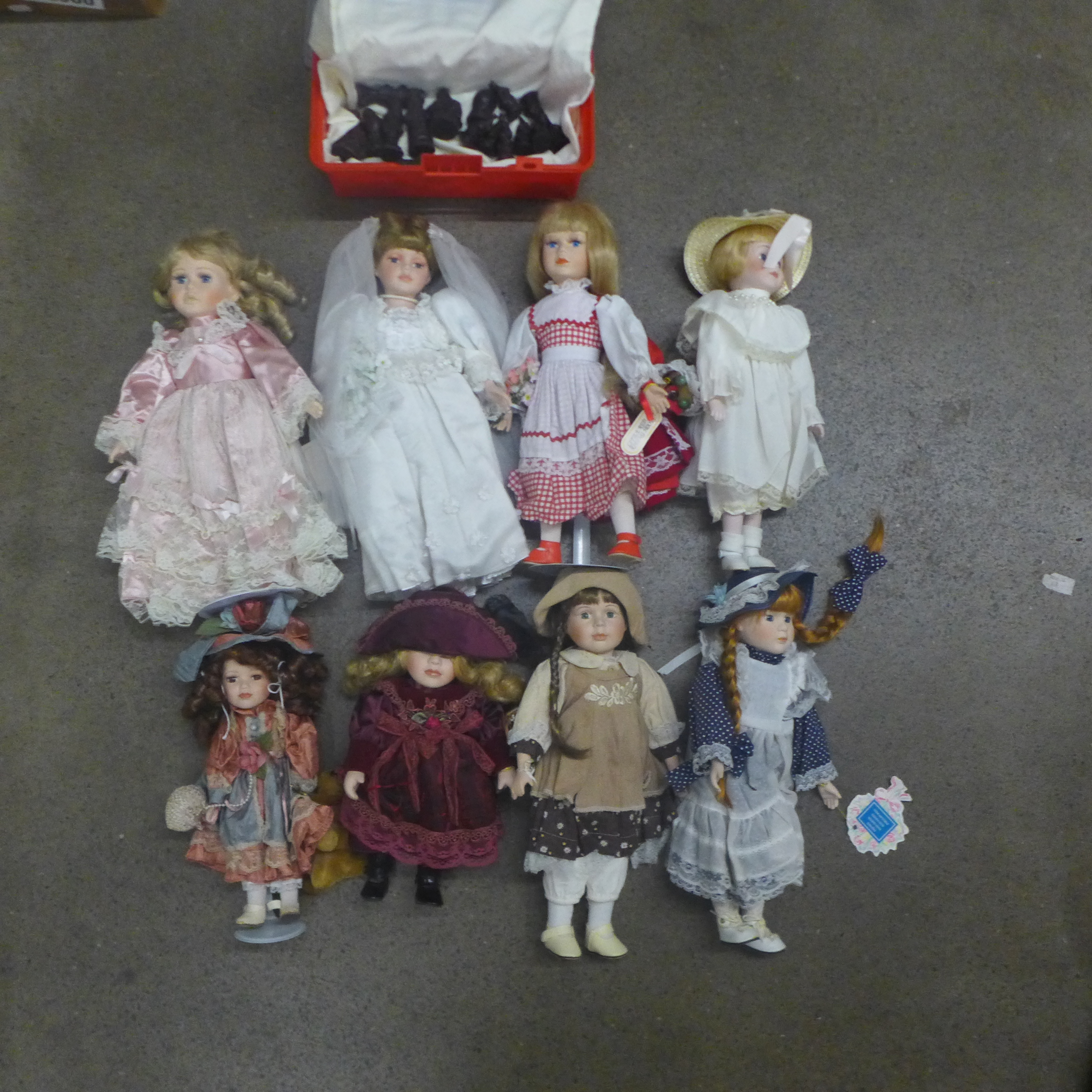 Two bags of Leonardo dolls and a set of Alice in Wonderland chess pieces, encyclopedias and Ladybird