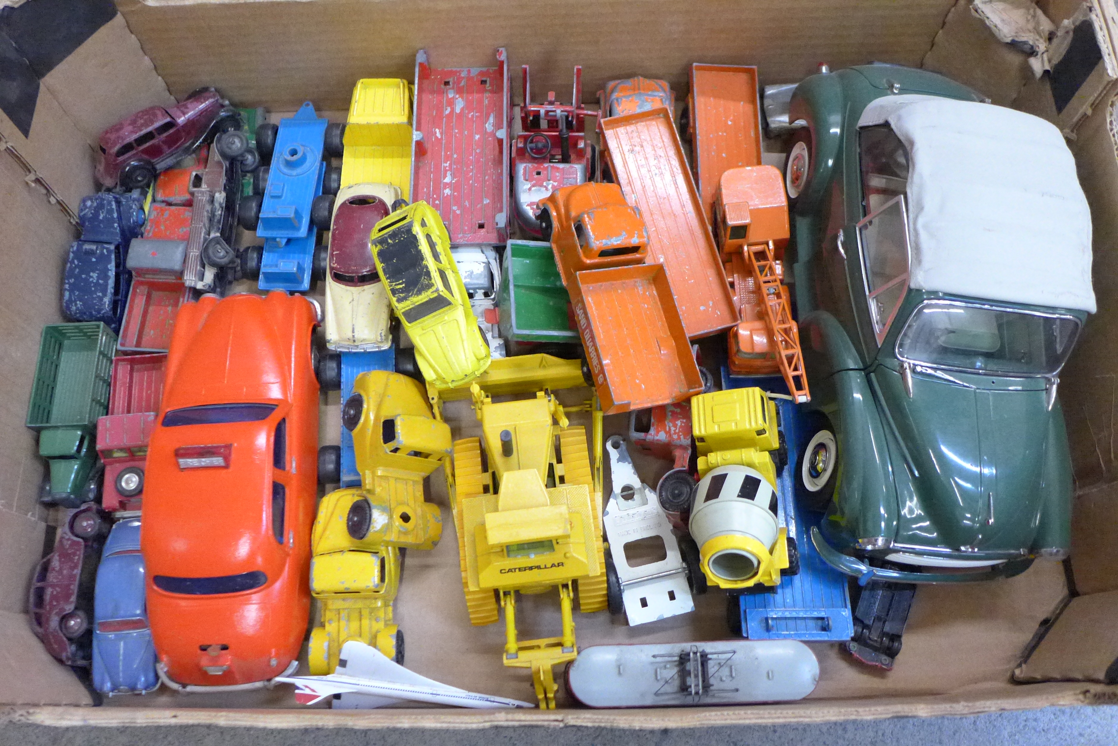 A box of loose die cast model vehicles including Sun Star, Morris Minor 1000, Lone Star, Dinky, Spot