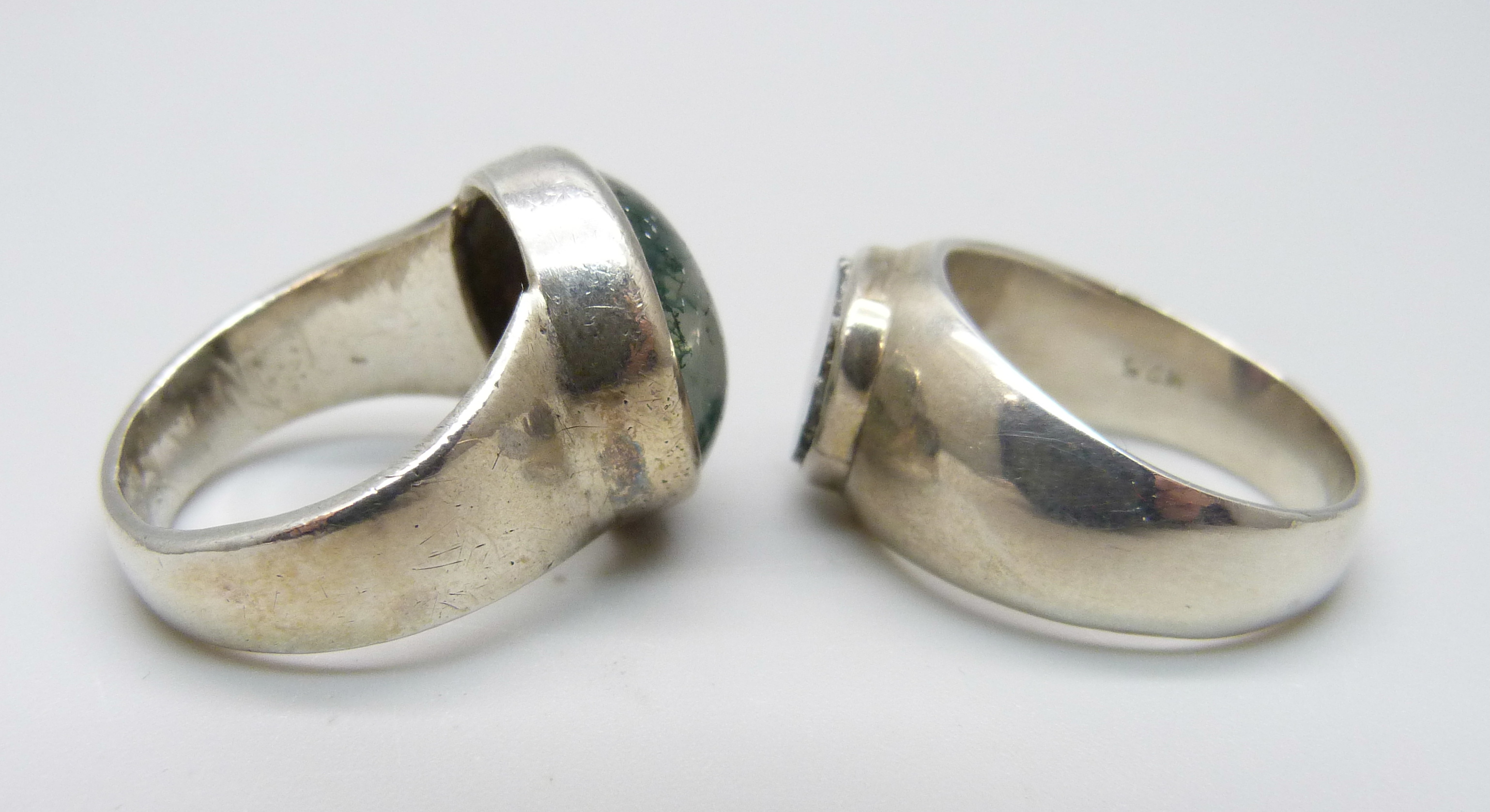 A 925 silver ring, stone a/f, and a moss agate set ring, S and P - Image 2 of 3