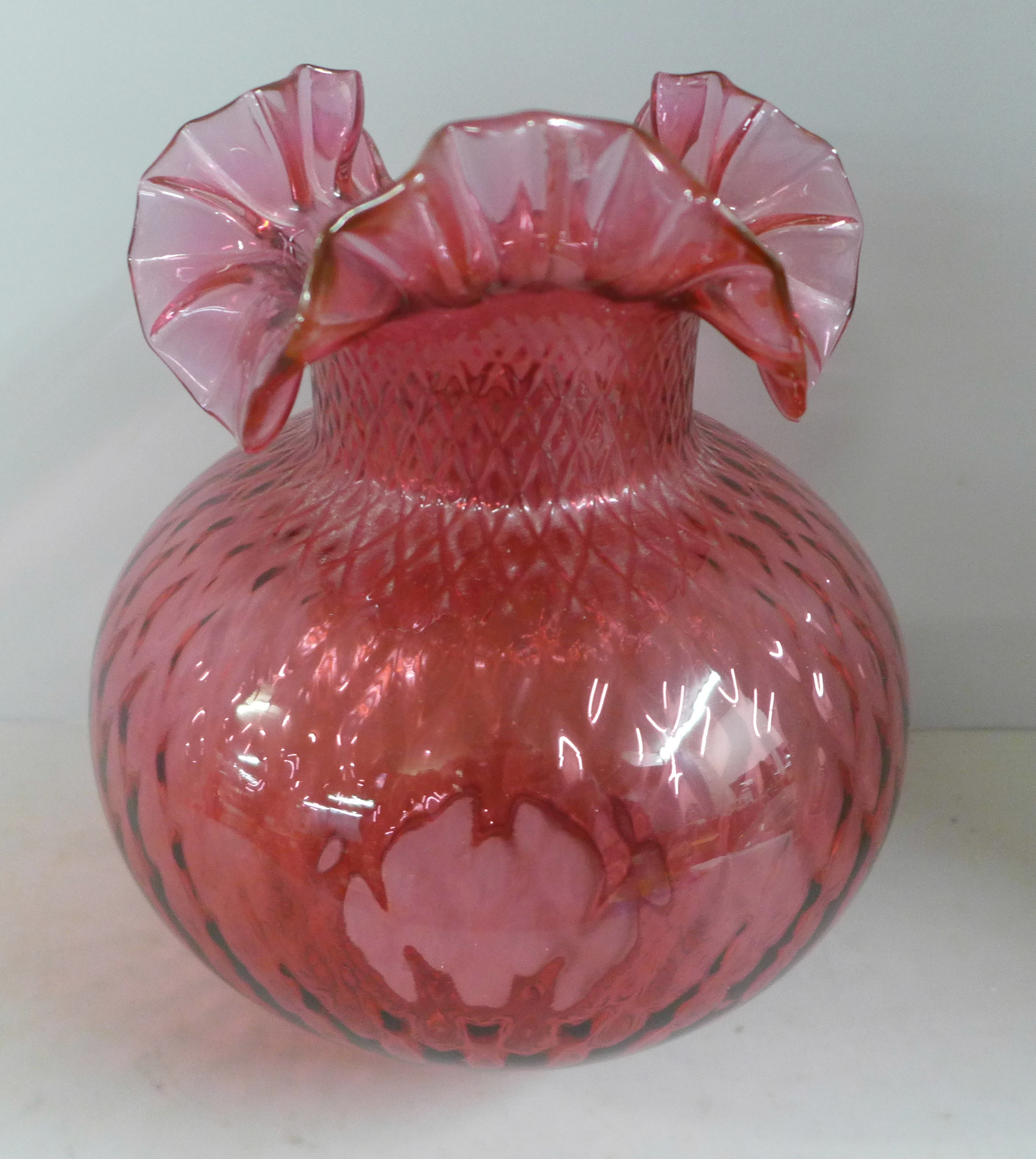 A cranberry glass oil lampshade, one other etched glass shade and an etched pink glass shade - Image 4 of 4