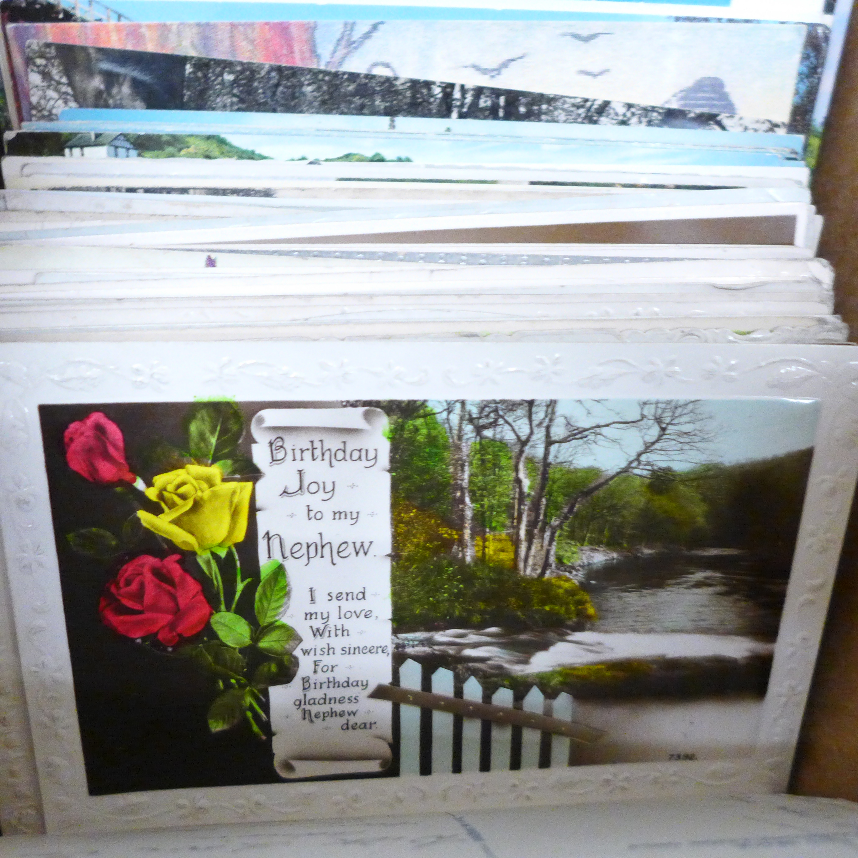 A box of postcards, vintage to modern - Image 3 of 4