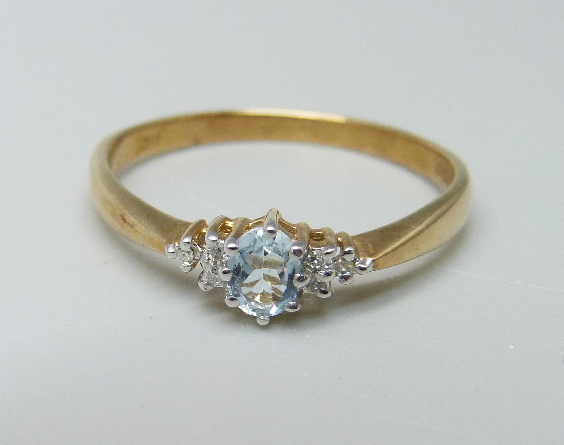 A 9ct gold, aquamarine and diamond ring, 2.5g, Z