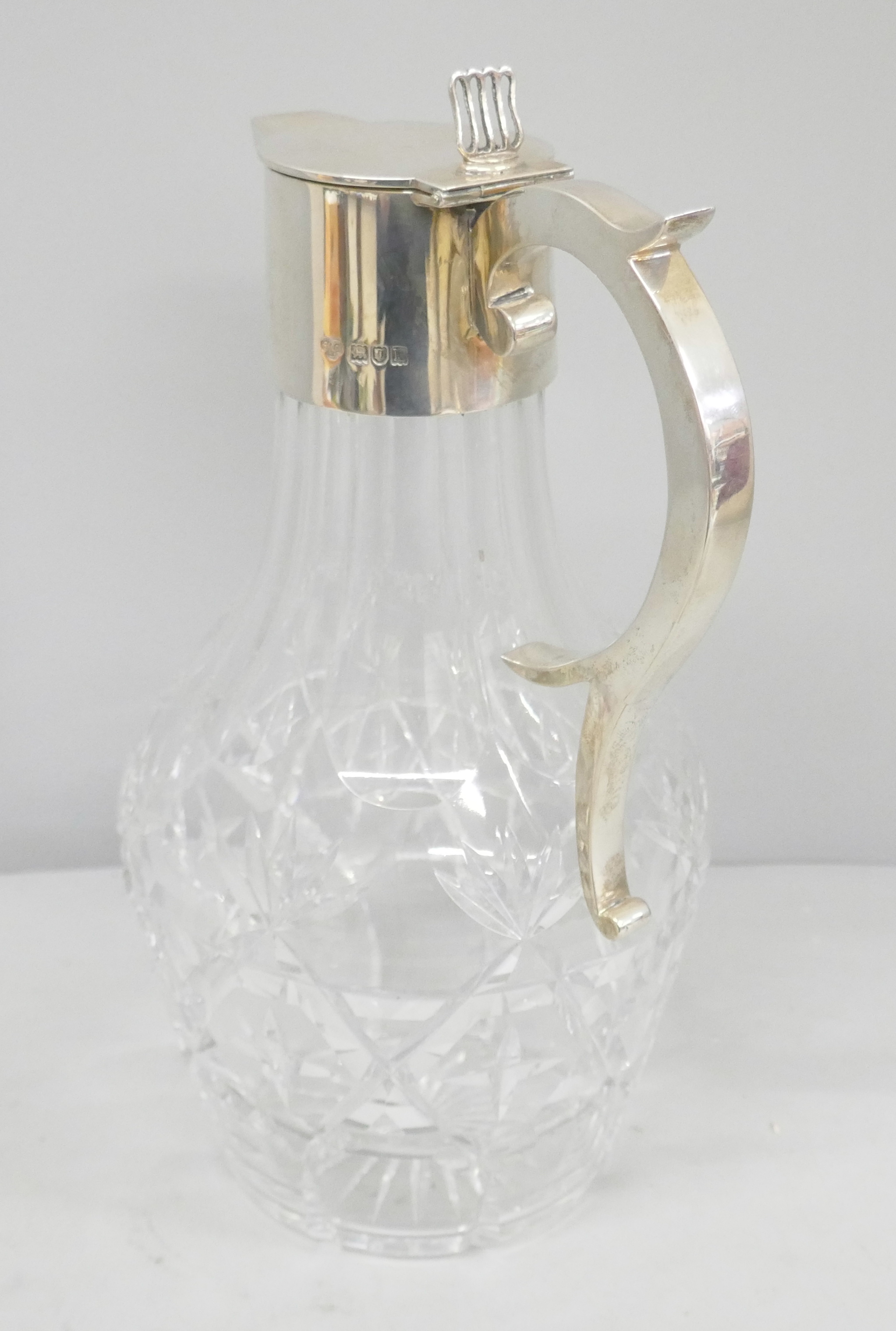 A silver topped glass claret jug, Goldsmiths and Silversmiths - Image 3 of 4