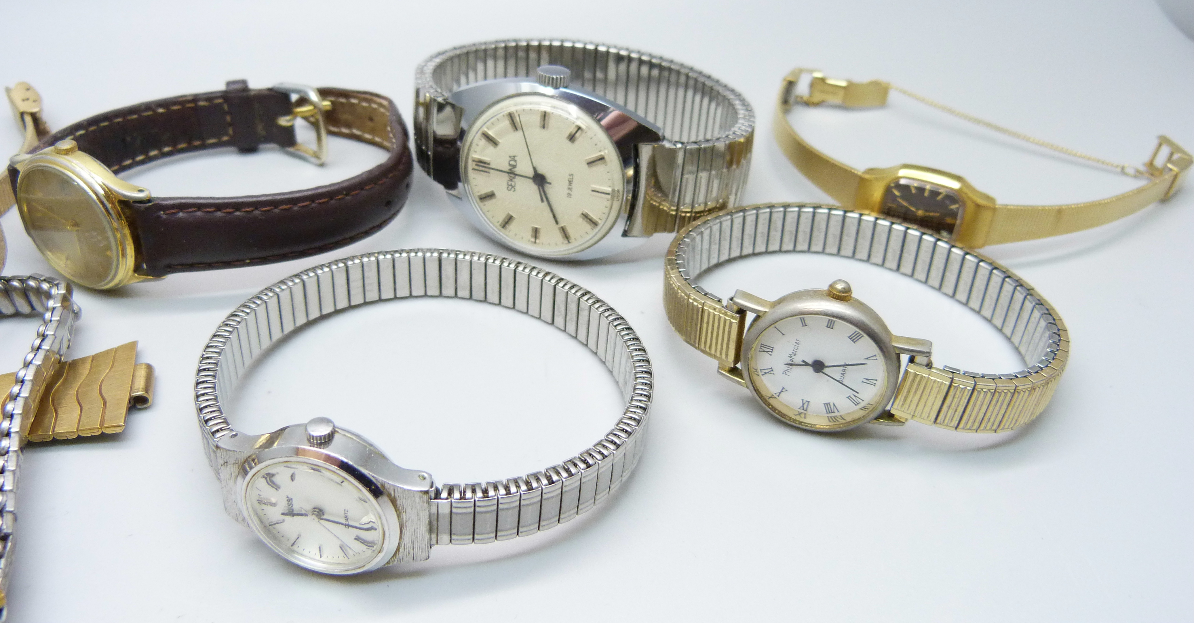 A lady's 9ct gold cased wristwatch and other wristwatches - Image 4 of 5