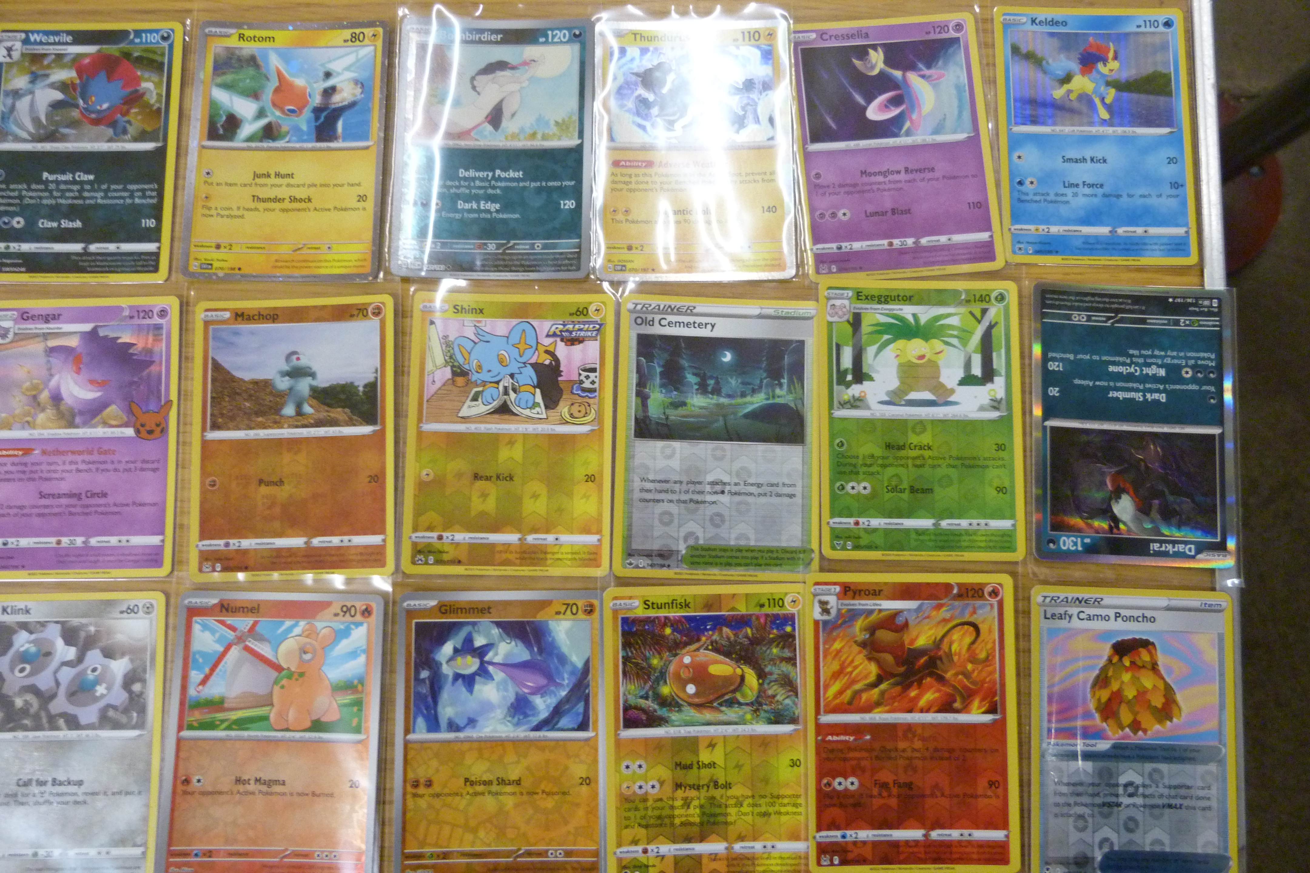 500 x Pokemon cards, including, 30 holographic cards, various sets in collectors boxes - Image 6 of 6