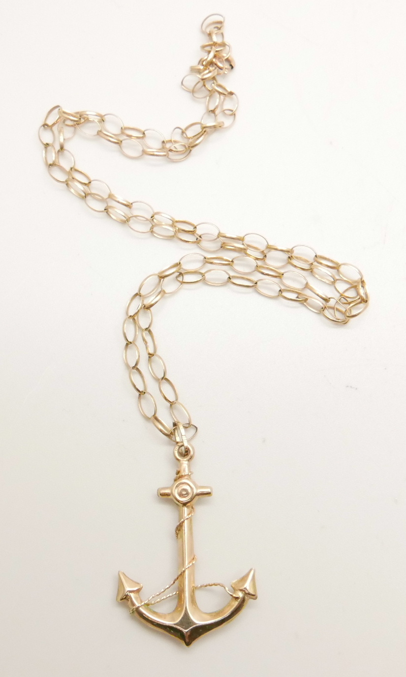 A 9ct gold anchor pendant on a 9ct gold chain, 5.2g, chain 51cm