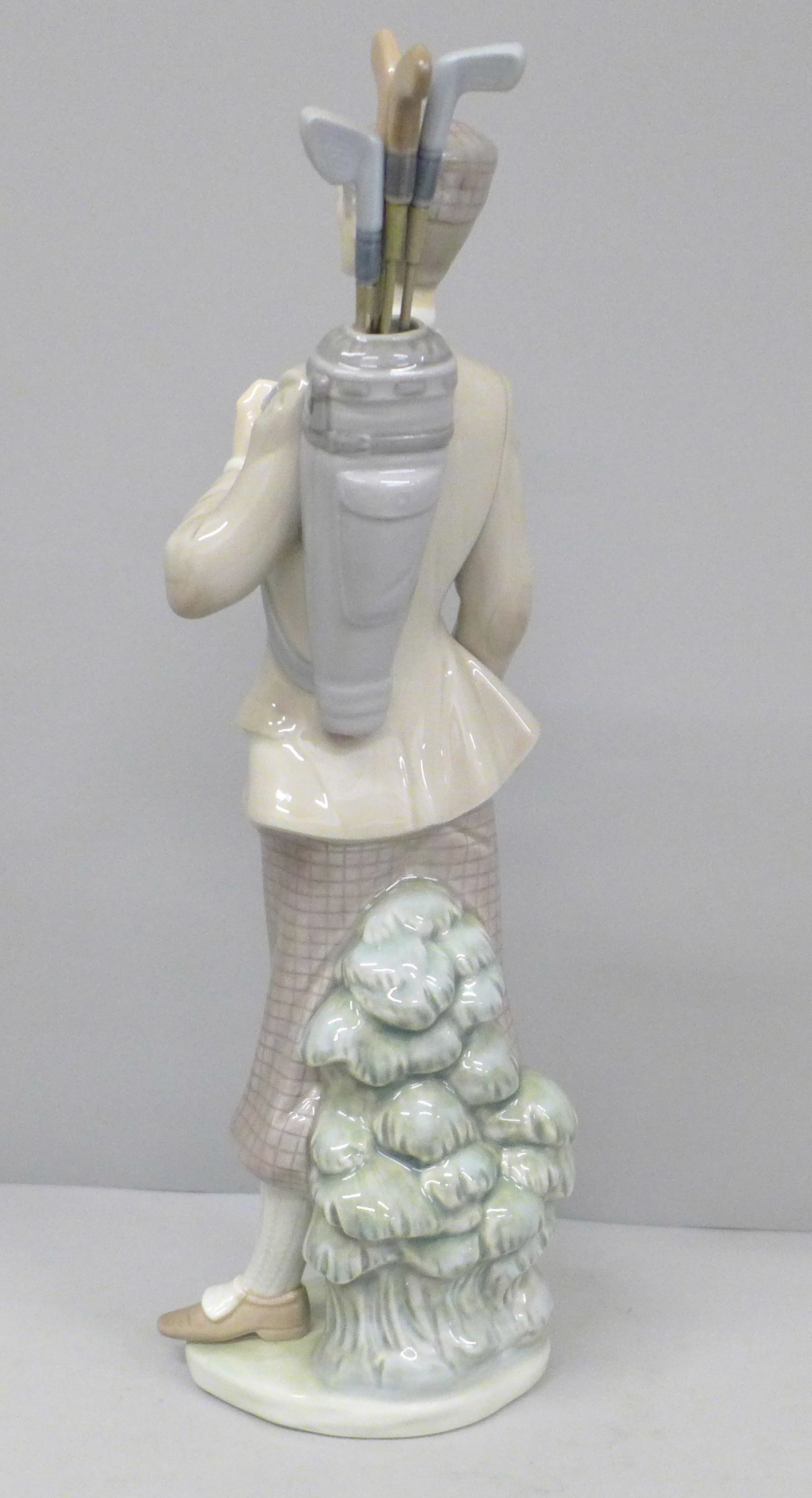 A Lladro figure, Waiting to Tee Off golfer, 1985, boxed - Image 3 of 4