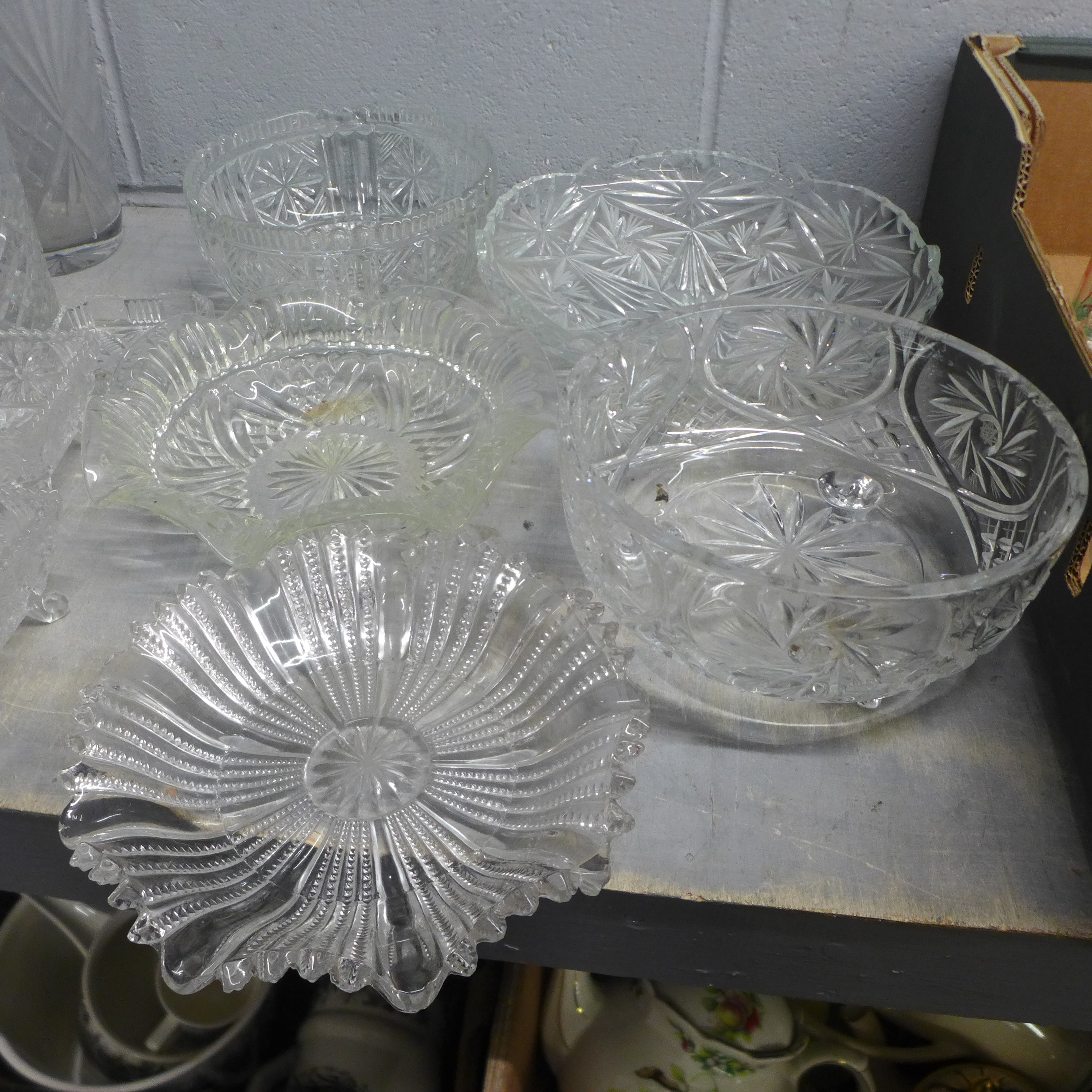 A quantity of cut glass and crystal, 2 boxes **PLEASE NOTE THIS LOT IS NOT ELIGIBLE FOR POSTING - Bild 9 aus 9