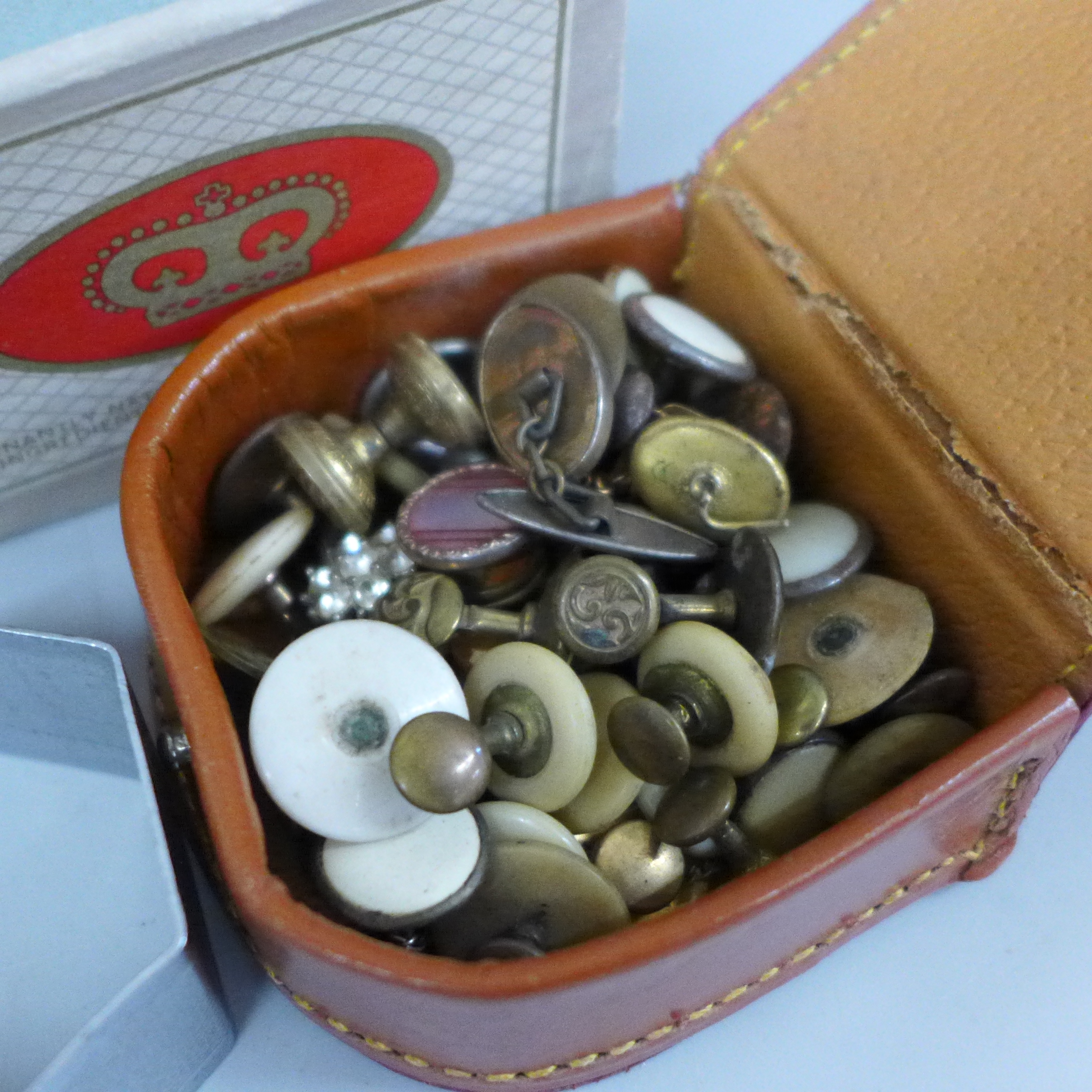 A pair of silver and amber cabochon cufflinks and other vintage costume jewellery - Image 5 of 9