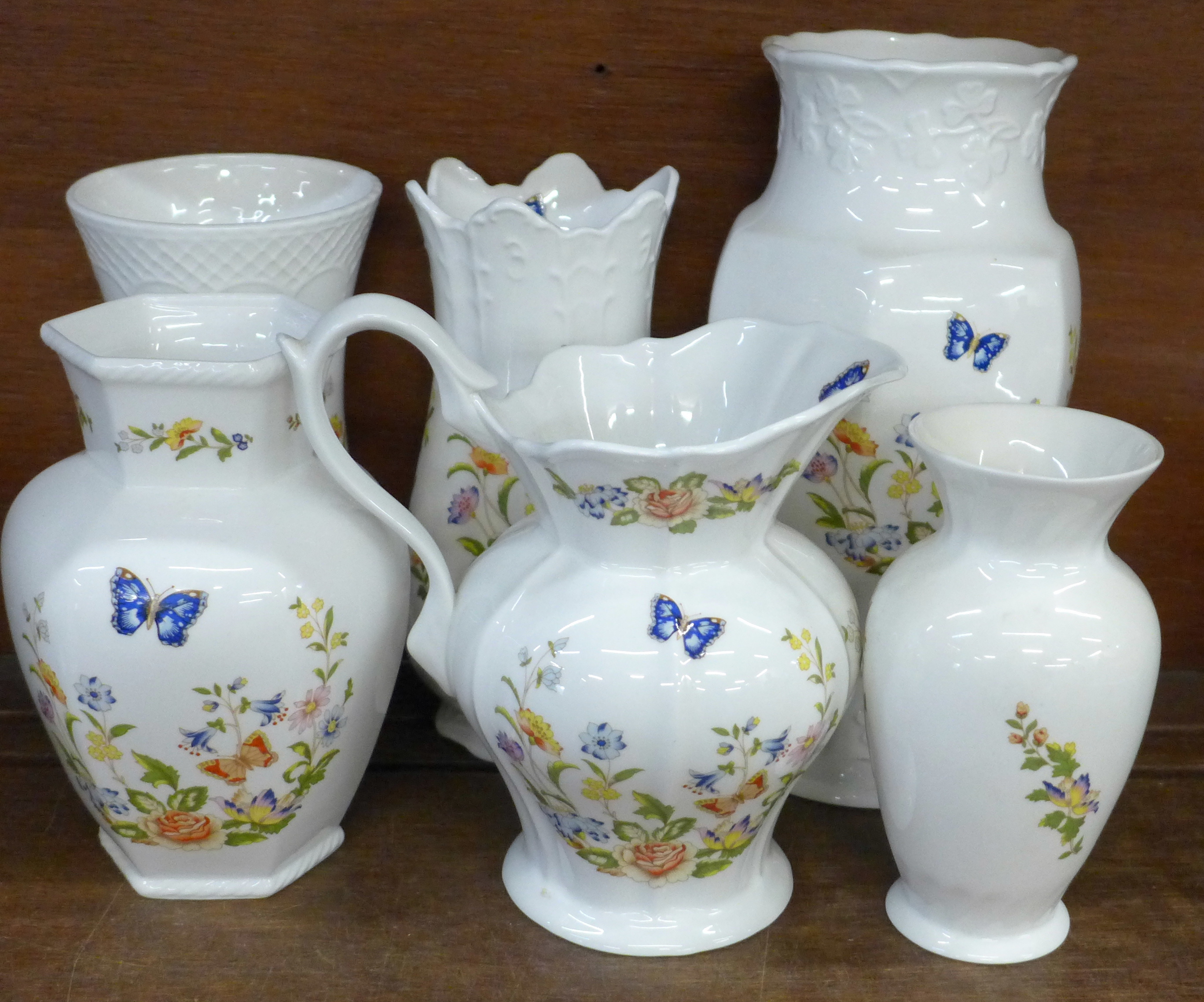 A collection of fourteen Aynsley Cottage Garden vases and jugs - Image 3 of 6