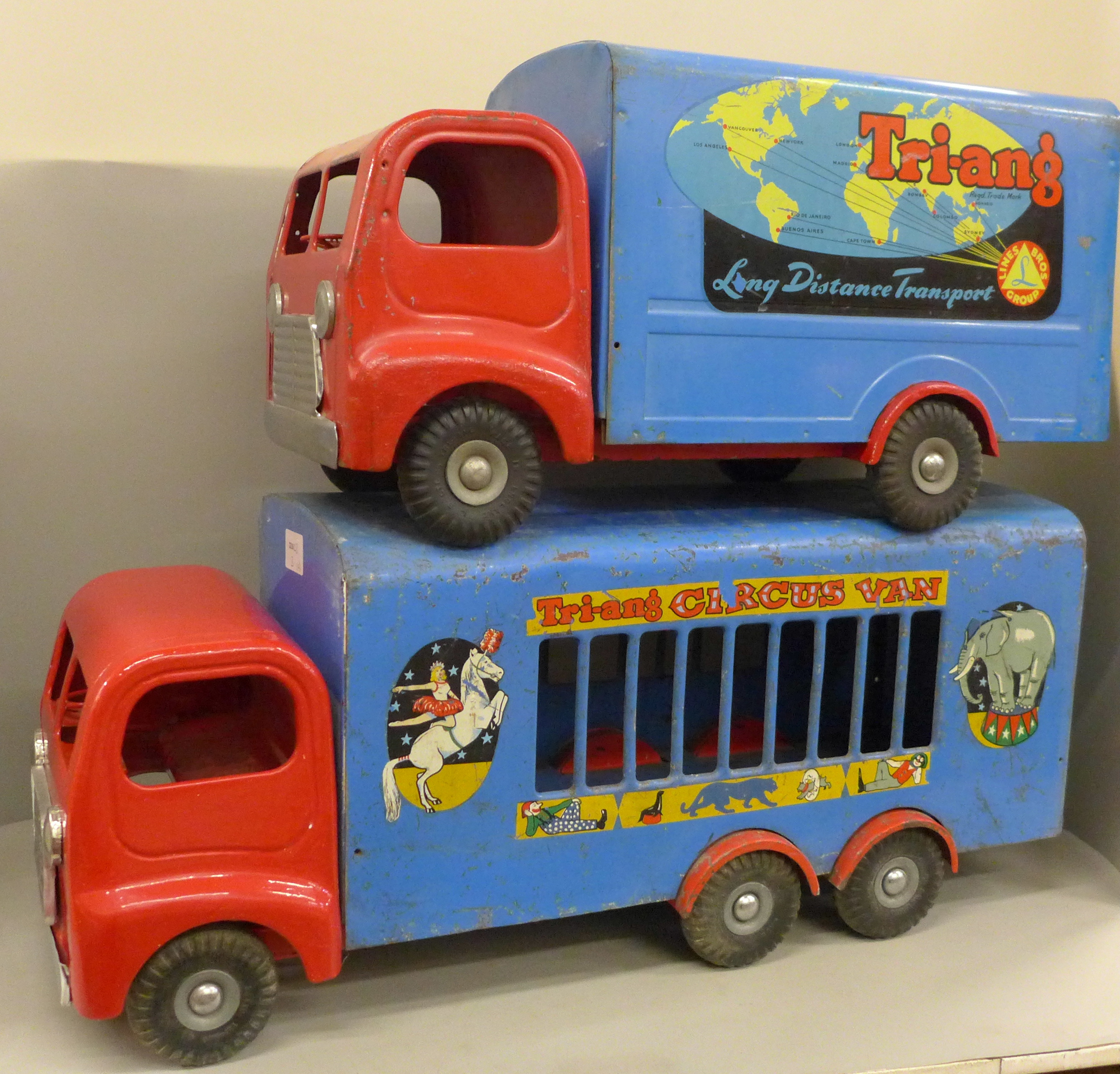 A Tri-ang tin plate Circus wagon and a Tri-ang Long Distance Transport lorry