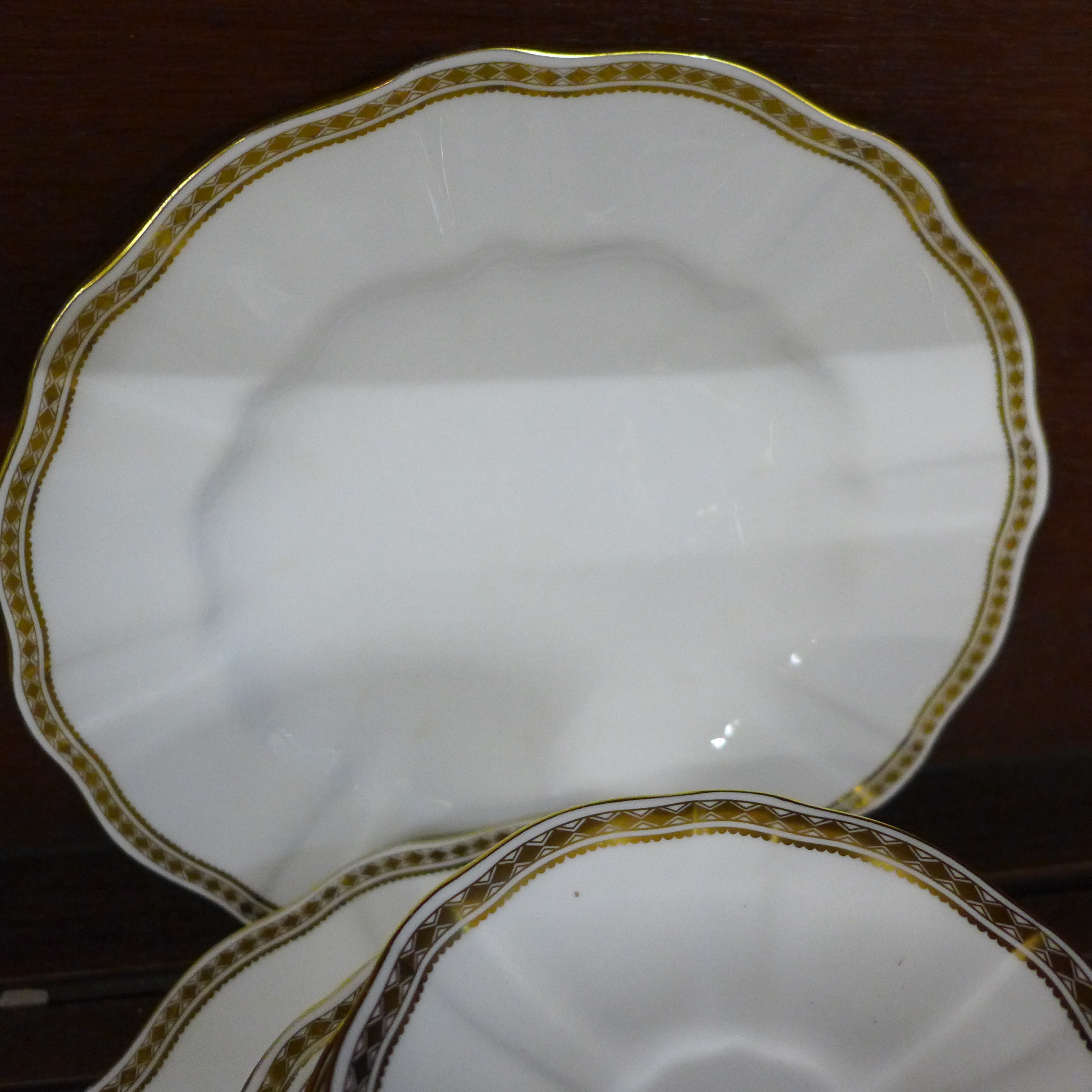 A Royal Crown Derby Carlton Gold six setting tea and dinner service, lacking one side and dinner - Image 4 of 4