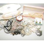 Assorted jewellery including pearls, etc.