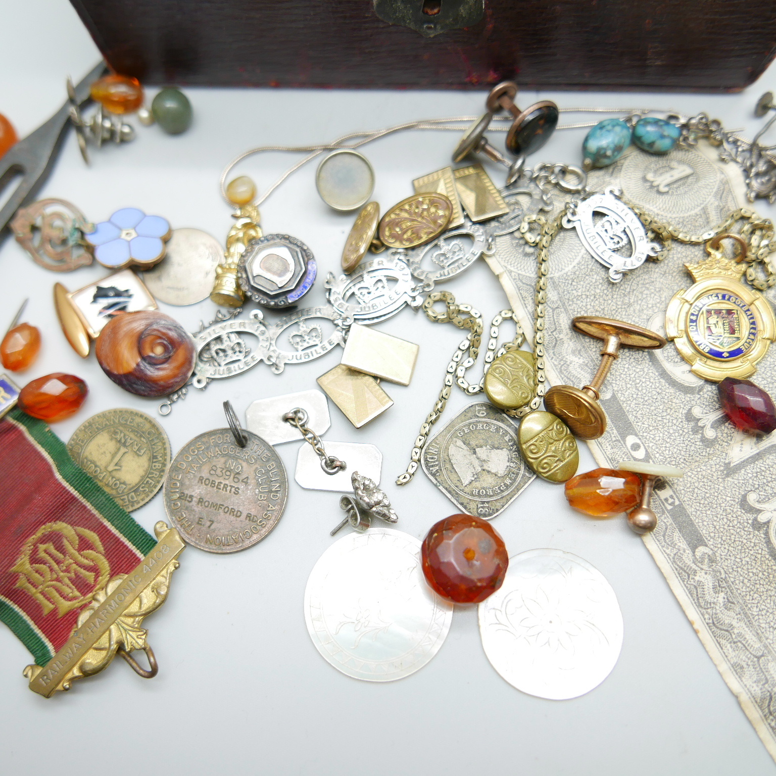 A vintage jewellery box, with a collection of cufflinks, coins, 1977 Silver Jubilee bracelet a/f, - Image 2 of 4