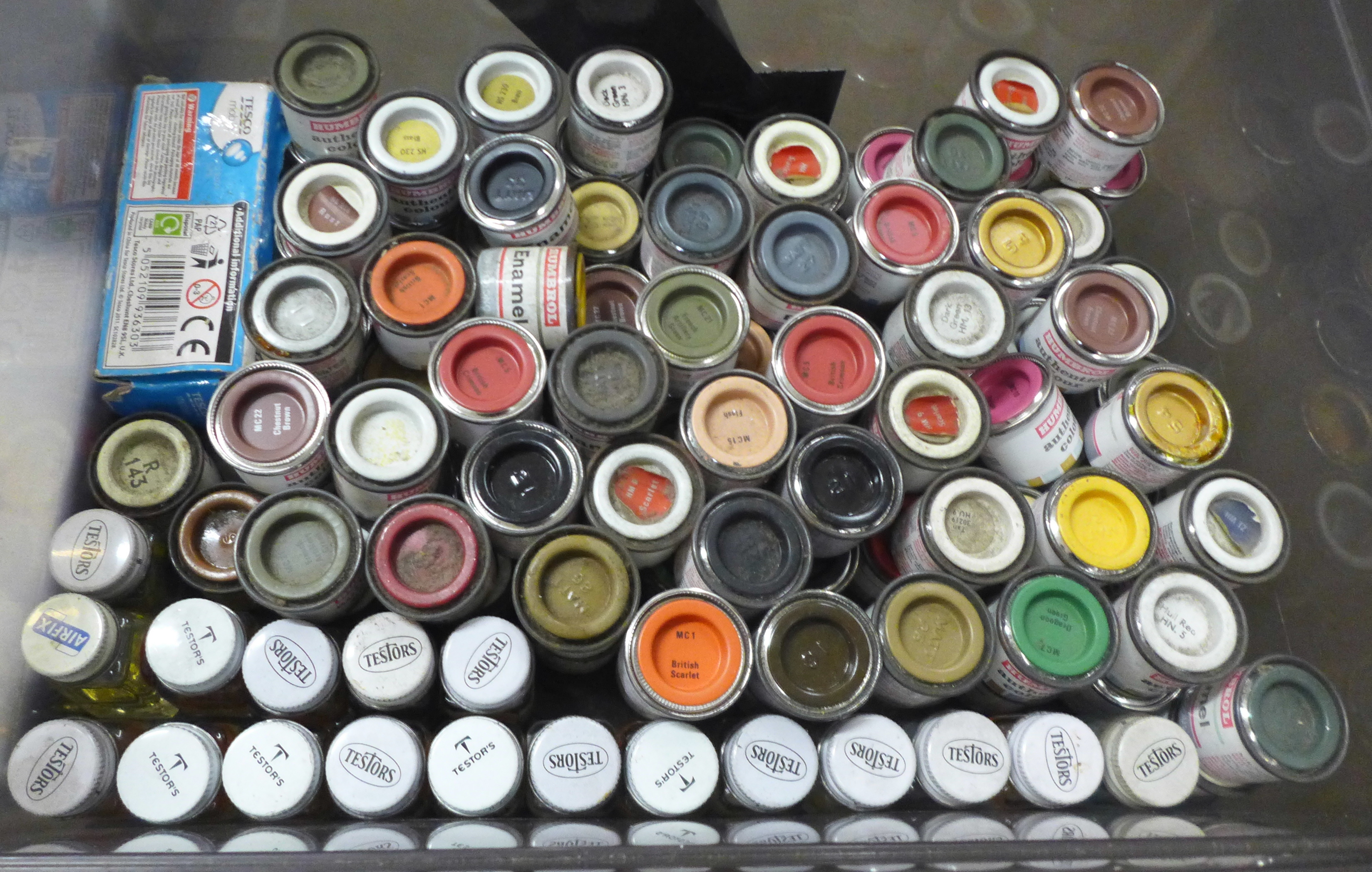 Over 100 tins of model paints, most Humbrol, two Warhammer model kits and an Airfix Panavia - Image 4 of 6