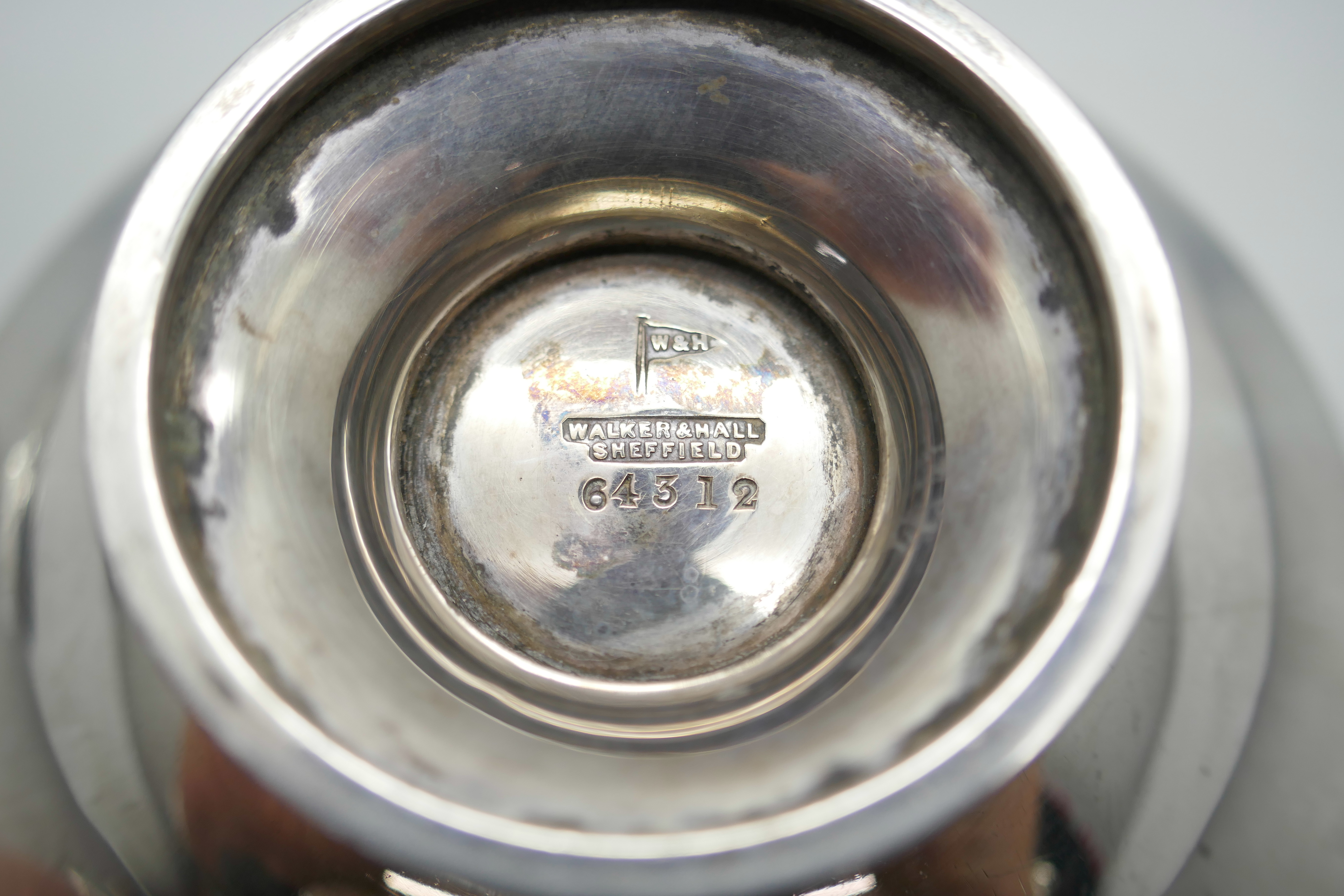 A pair of small pierced silver comports. Sheffield 1926, 113g, diameter 9.5cm - Image 5 of 5