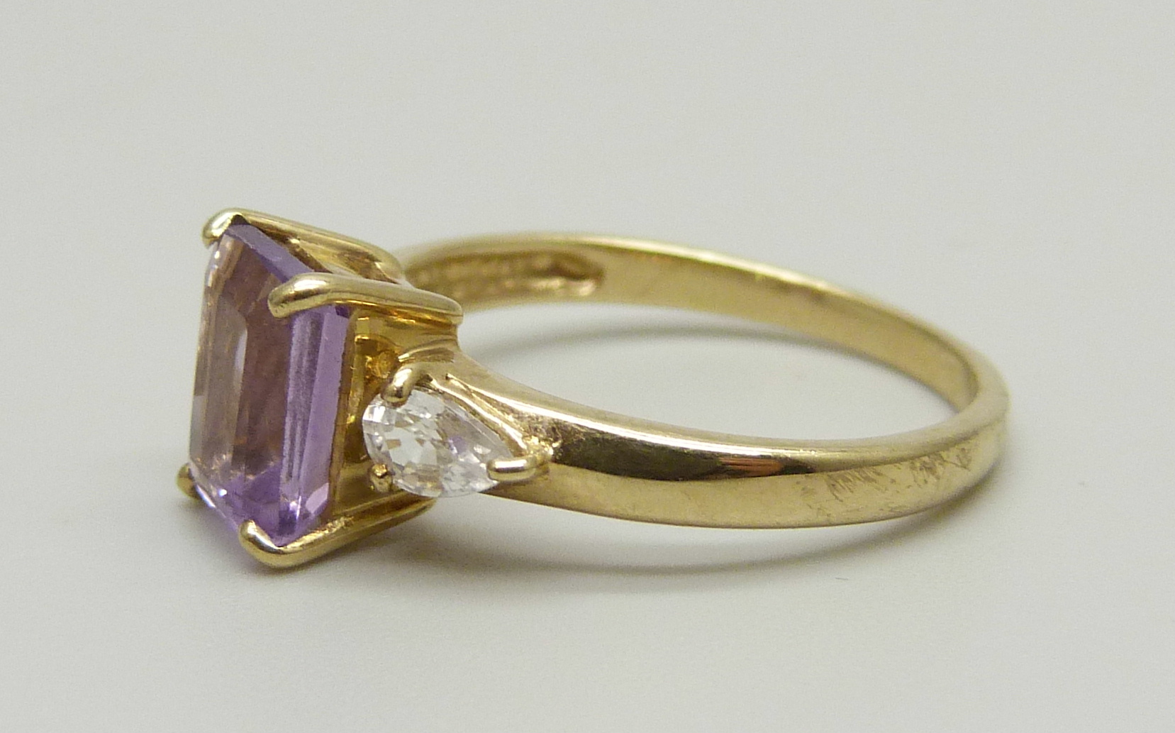 A 9ct gold ring set with a pink and two white stones, 2.3g, N - Image 2 of 3