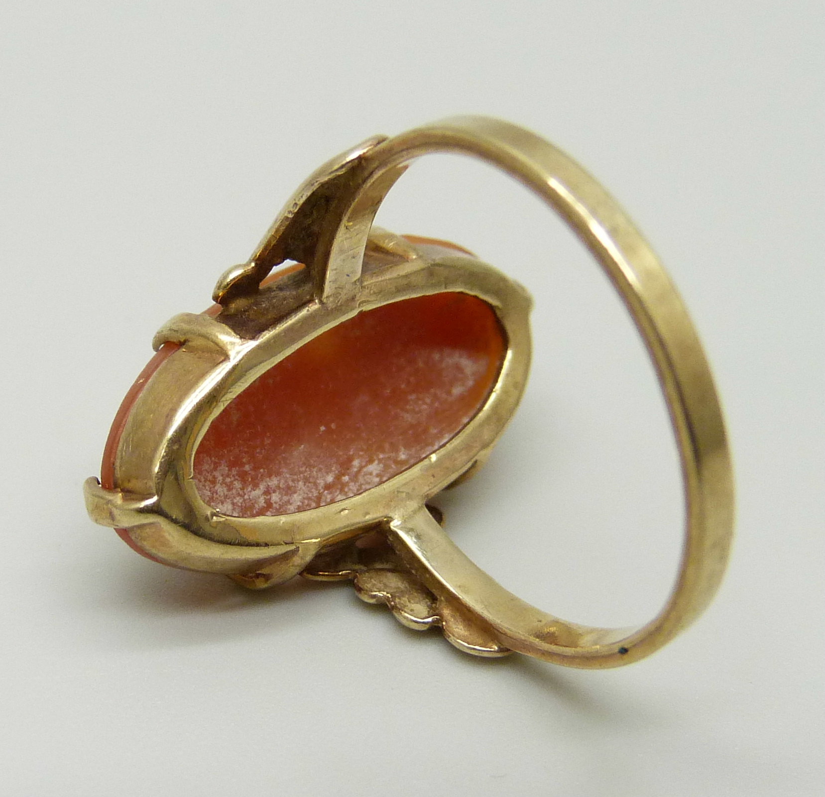 A 9ct gold cameo ring, 2.9g, M/N - Image 3 of 3