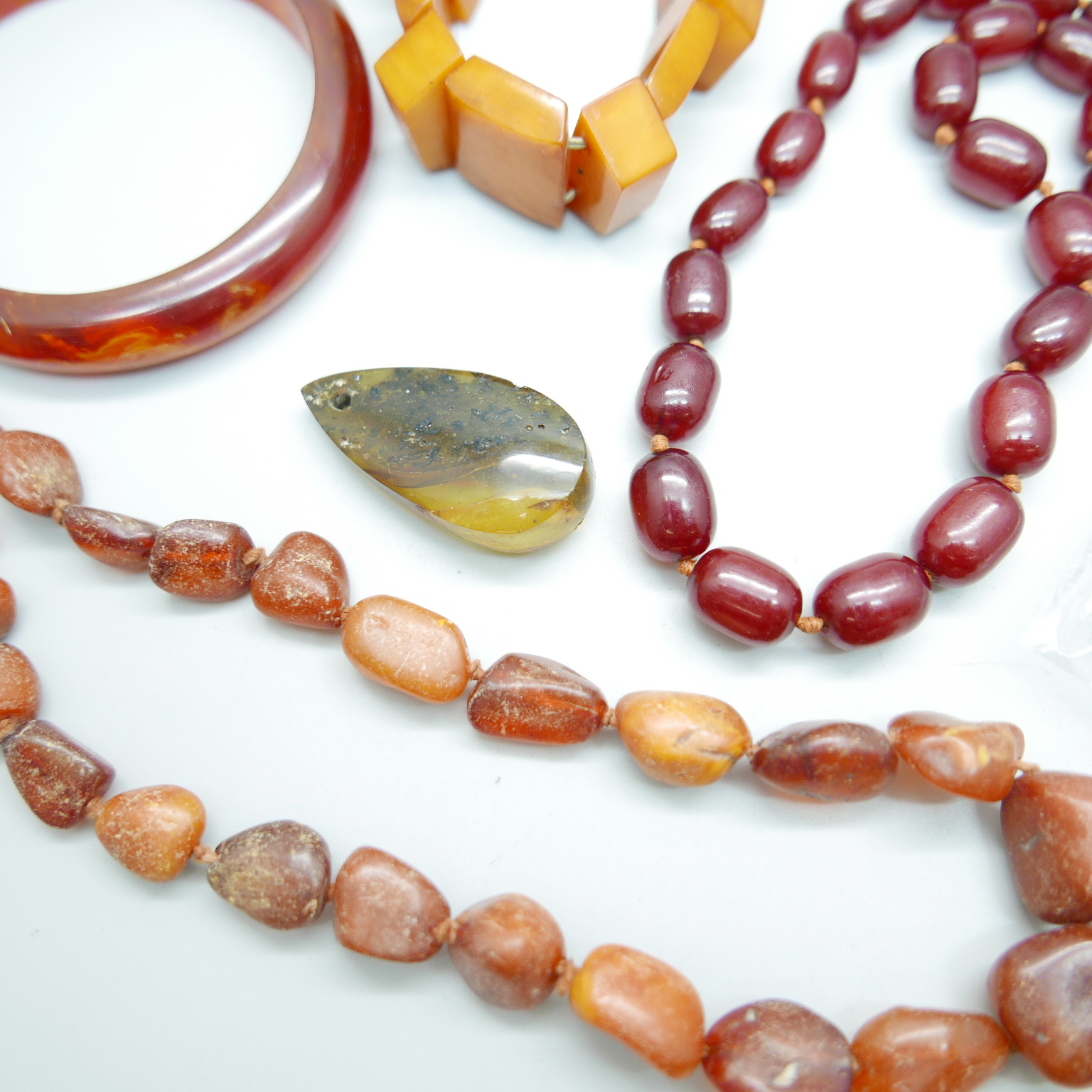 A collection of amber jewellery - Image 2 of 2