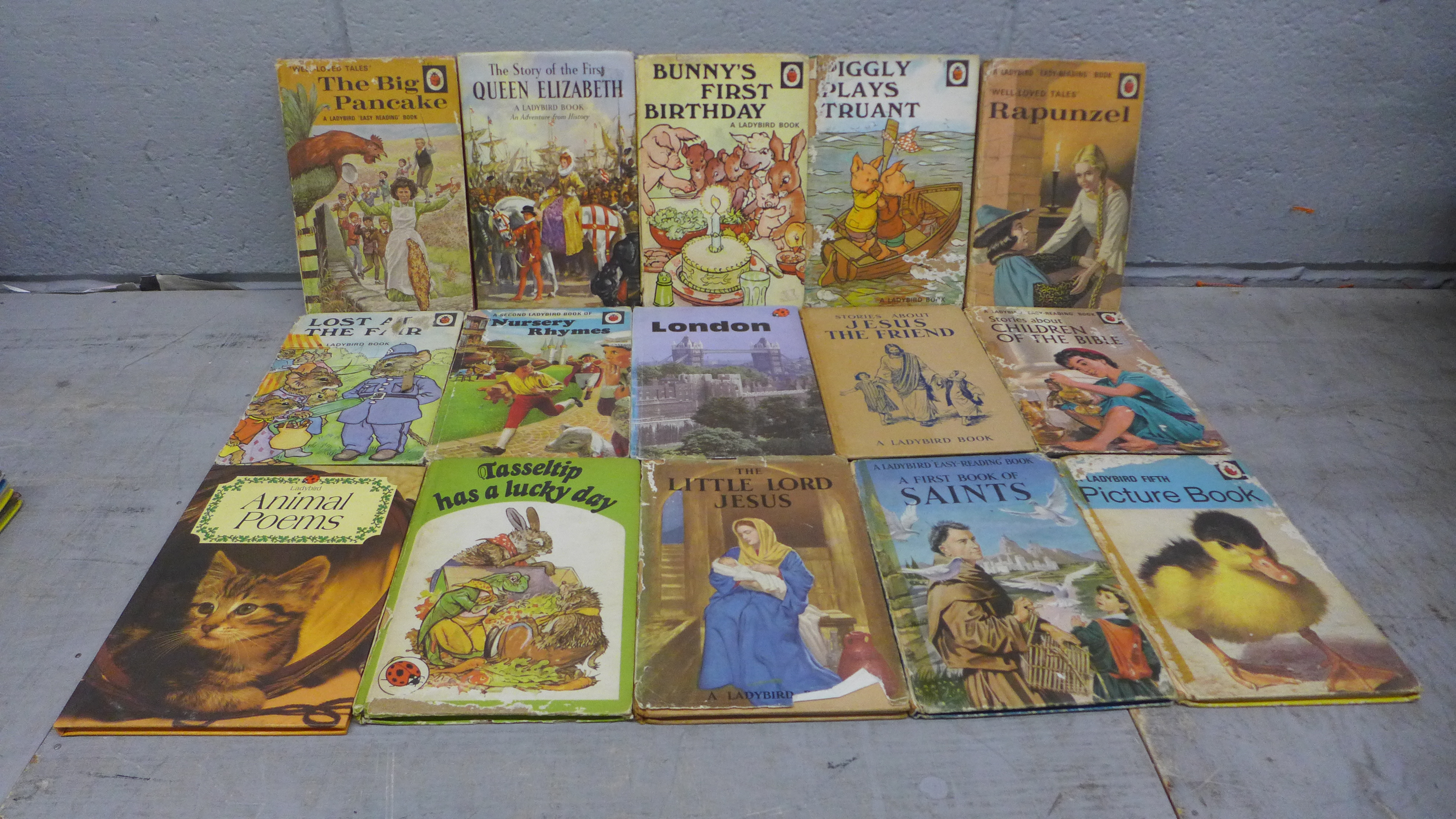 A collection of 67 Ladybird books **PLEASE NOTE THIS LOT IS NOT ELIGIBLE FOR POSTING AND PACKING** - Bild 2 aus 4