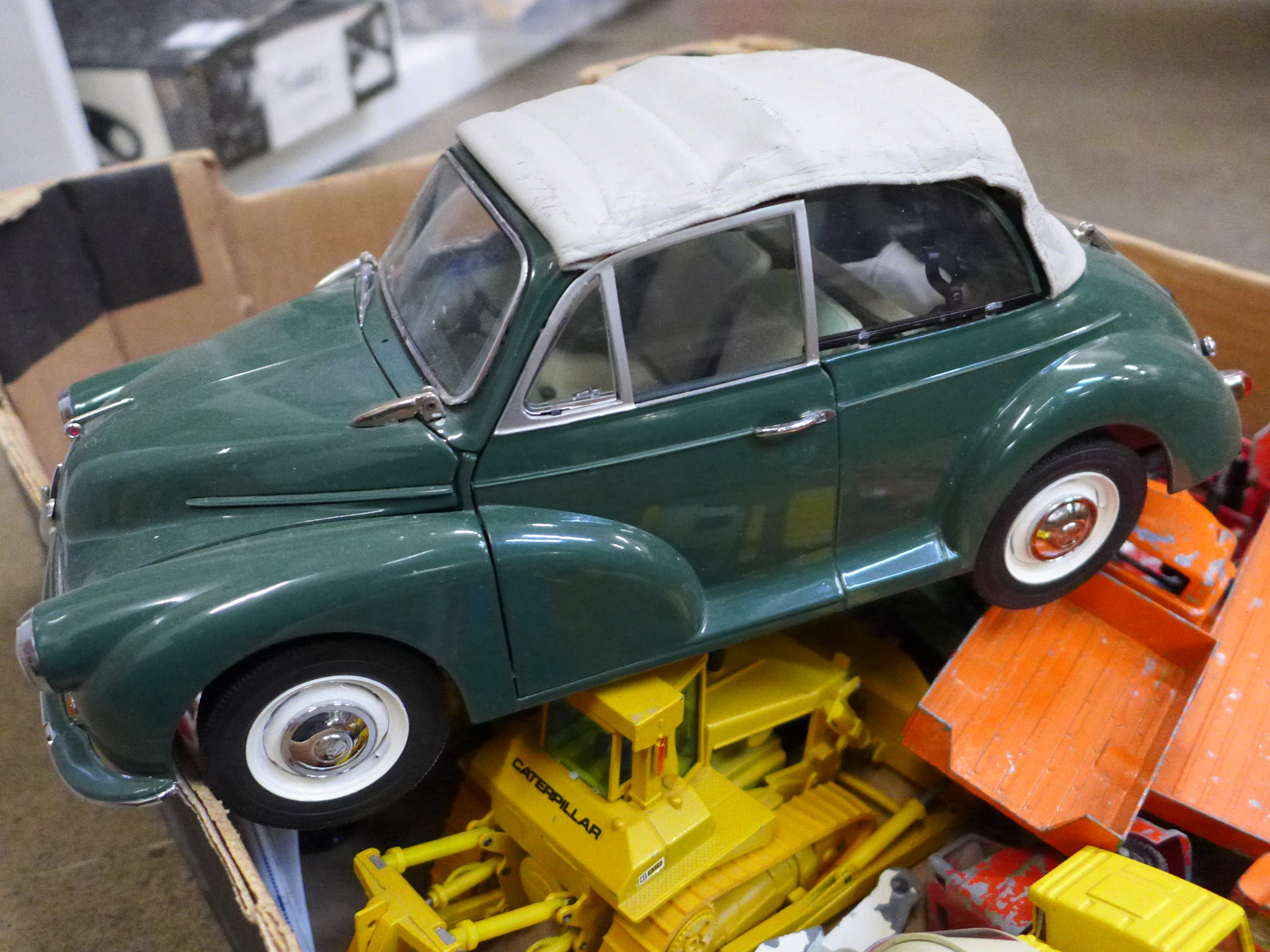 A box of loose die cast model vehicles including Sun Star, Morris Minor 1000, Lone Star, Dinky, Spot - Image 4 of 5