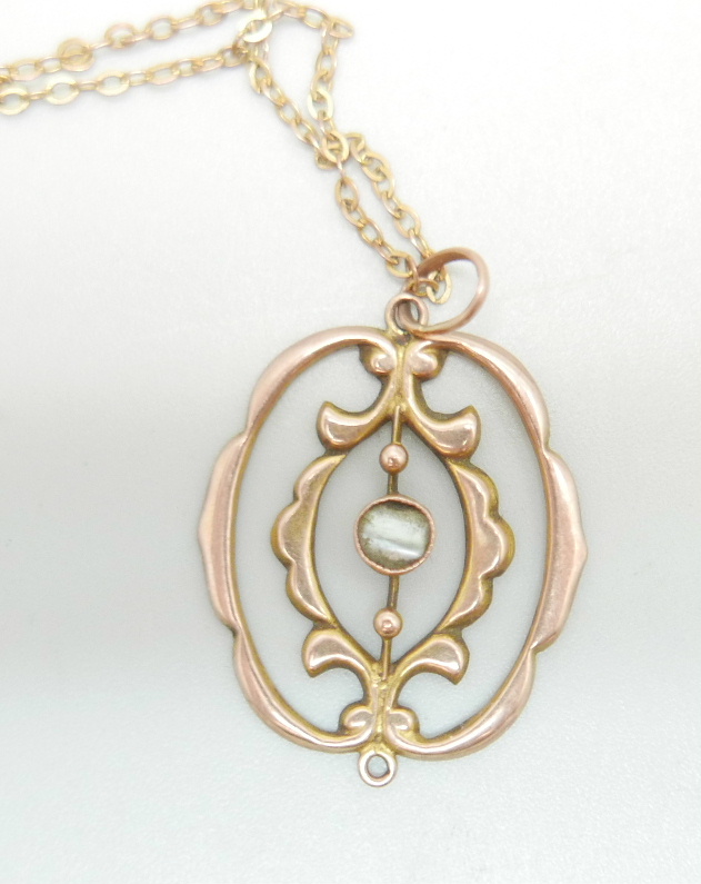 An Edwardian 9ct gold pendant and chain, 2g - Image 3 of 4