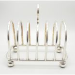 A silver toast rack, 266g