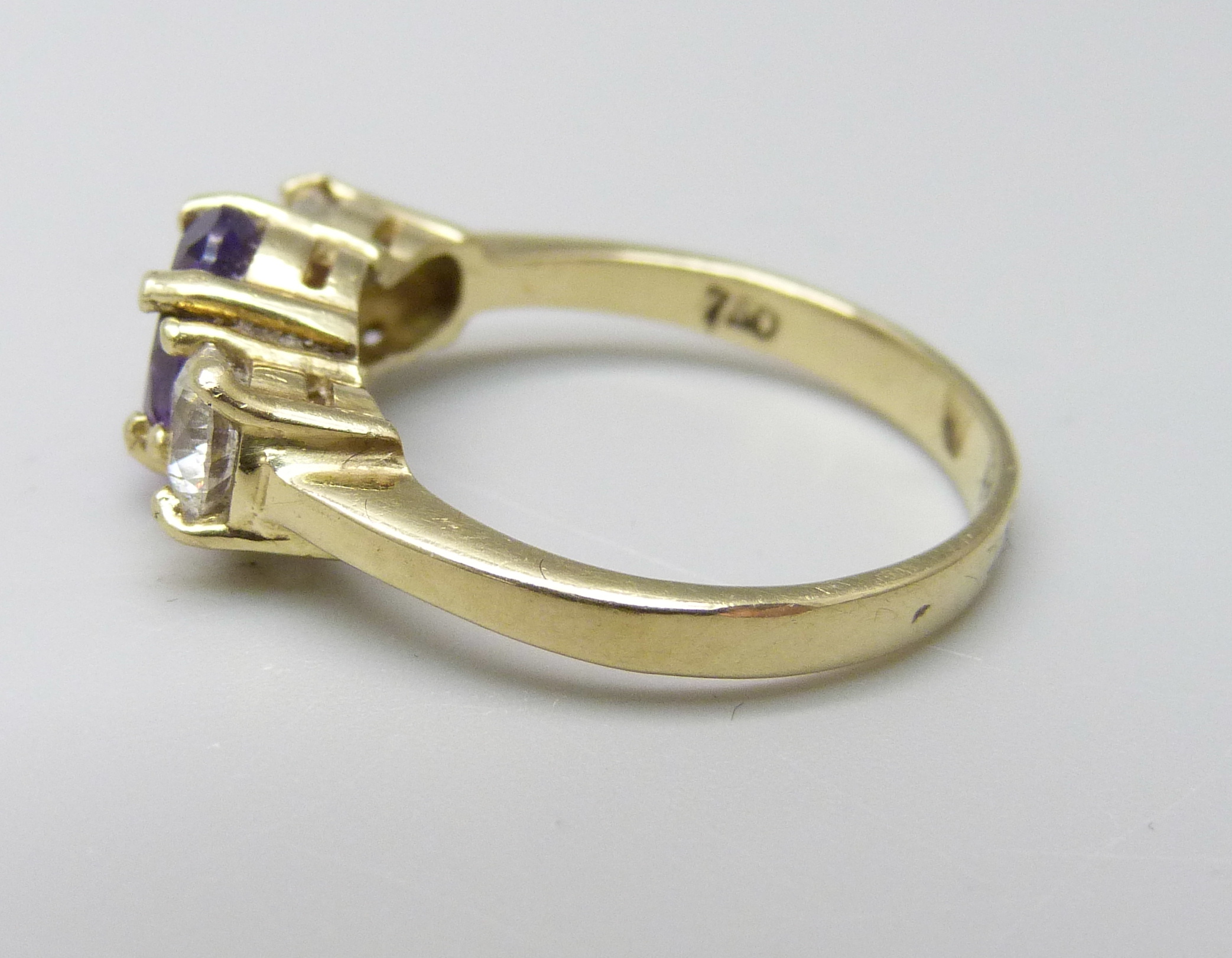 An 18ct gold, amethyst and diamond three stone ring, approximately 90ct weight, 3.9g, Q - Image 2 of 3