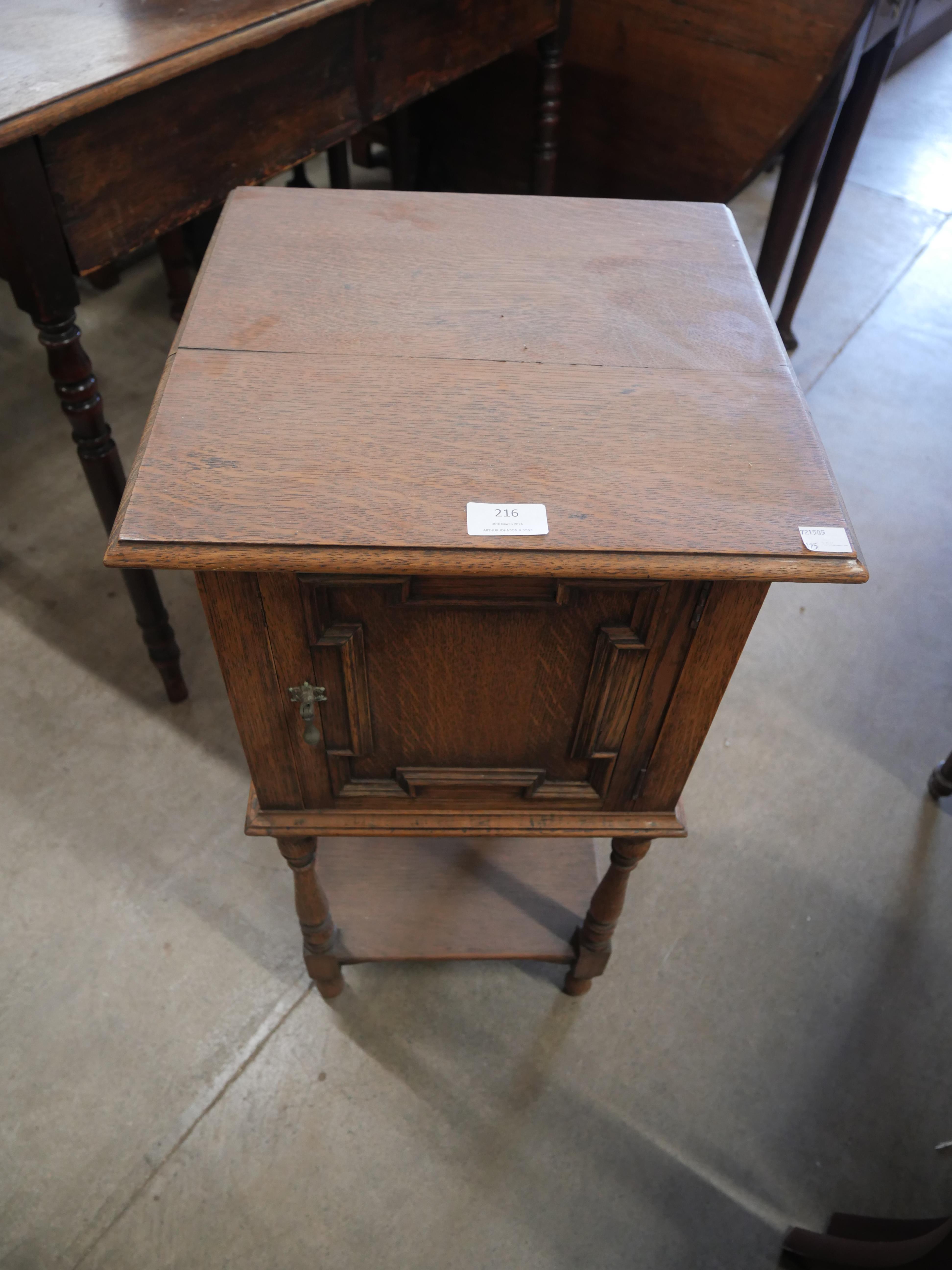 An oak bedside cabinet - Image 2 of 2